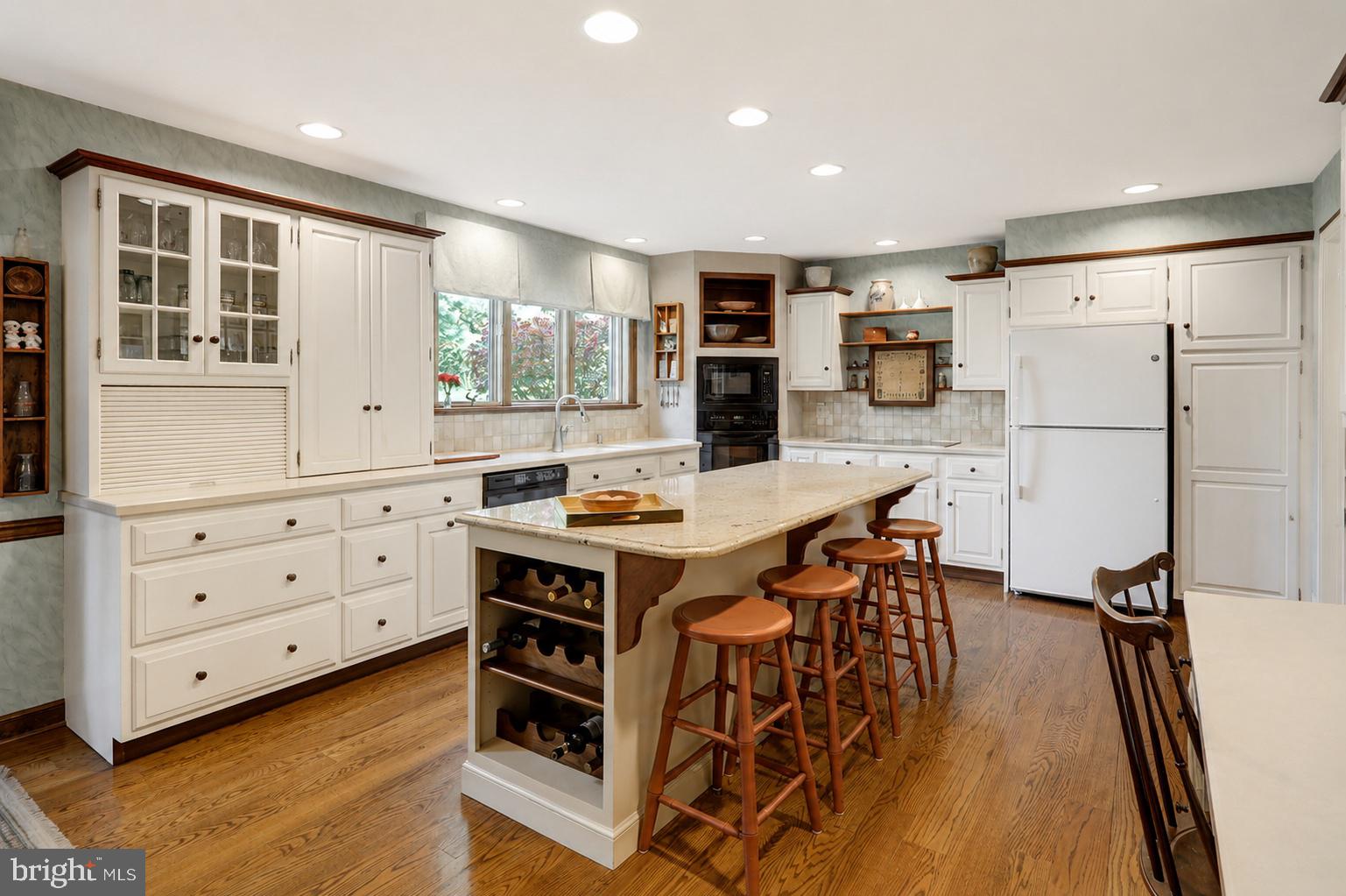 1334 BEACONFIELD LANE