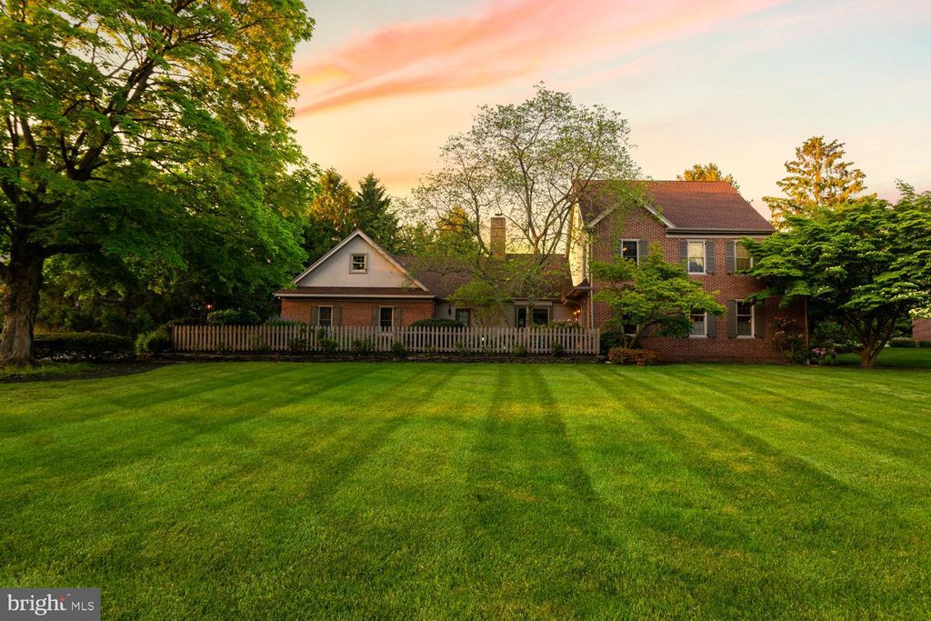 Photo of 1334 Beaconfield Lane, LANCASTER, PA 17601 (MLS # PALA2088956)