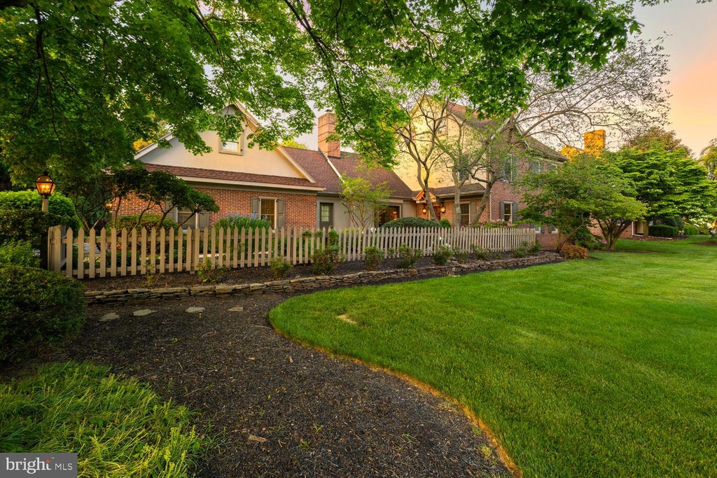 Photo of 1334 Beaconfield Lane, LANCASTER, PA 17601 (MLS # PALA2088956)