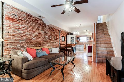 Townhouse For Rent - 814 S Clinton Street<br/> BALTIMORE, MD 21224