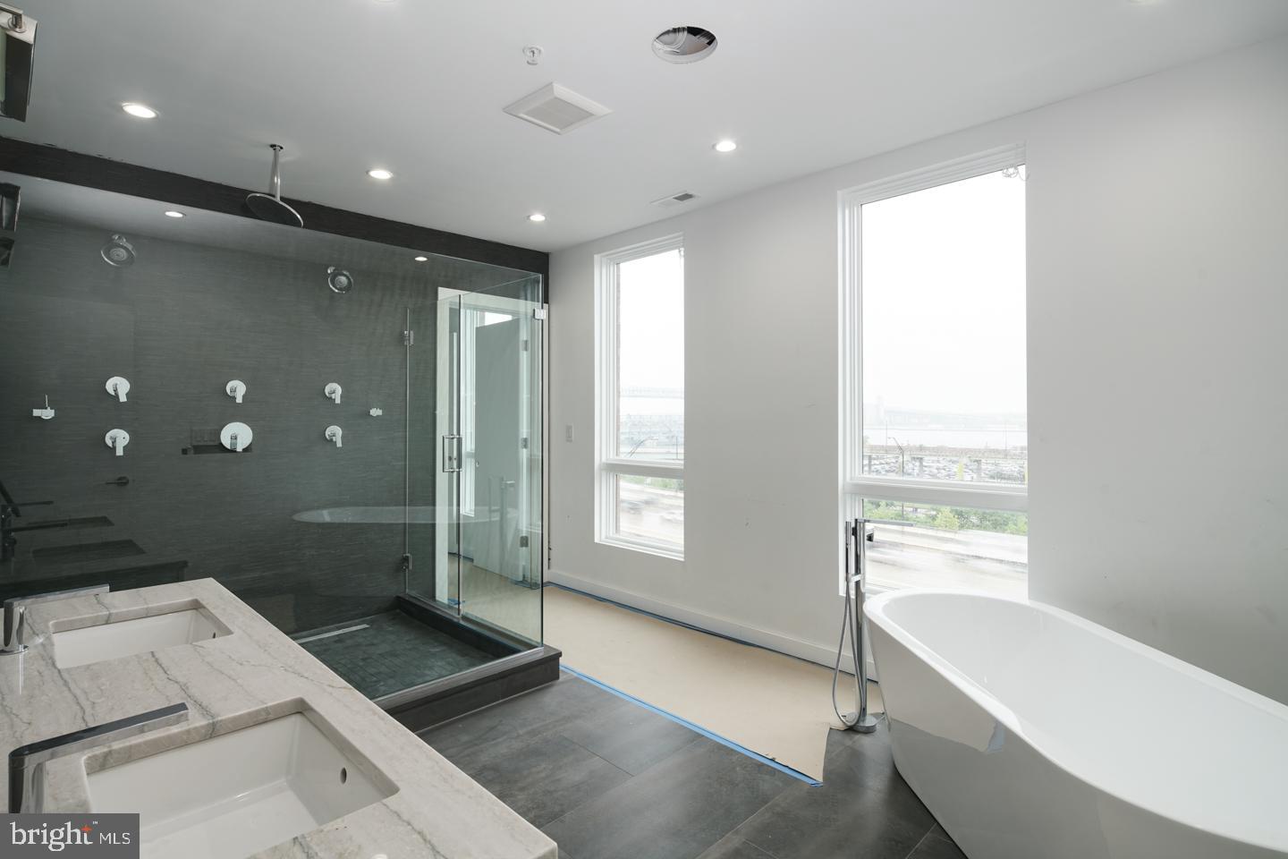 SOCIETY HILL - Residential