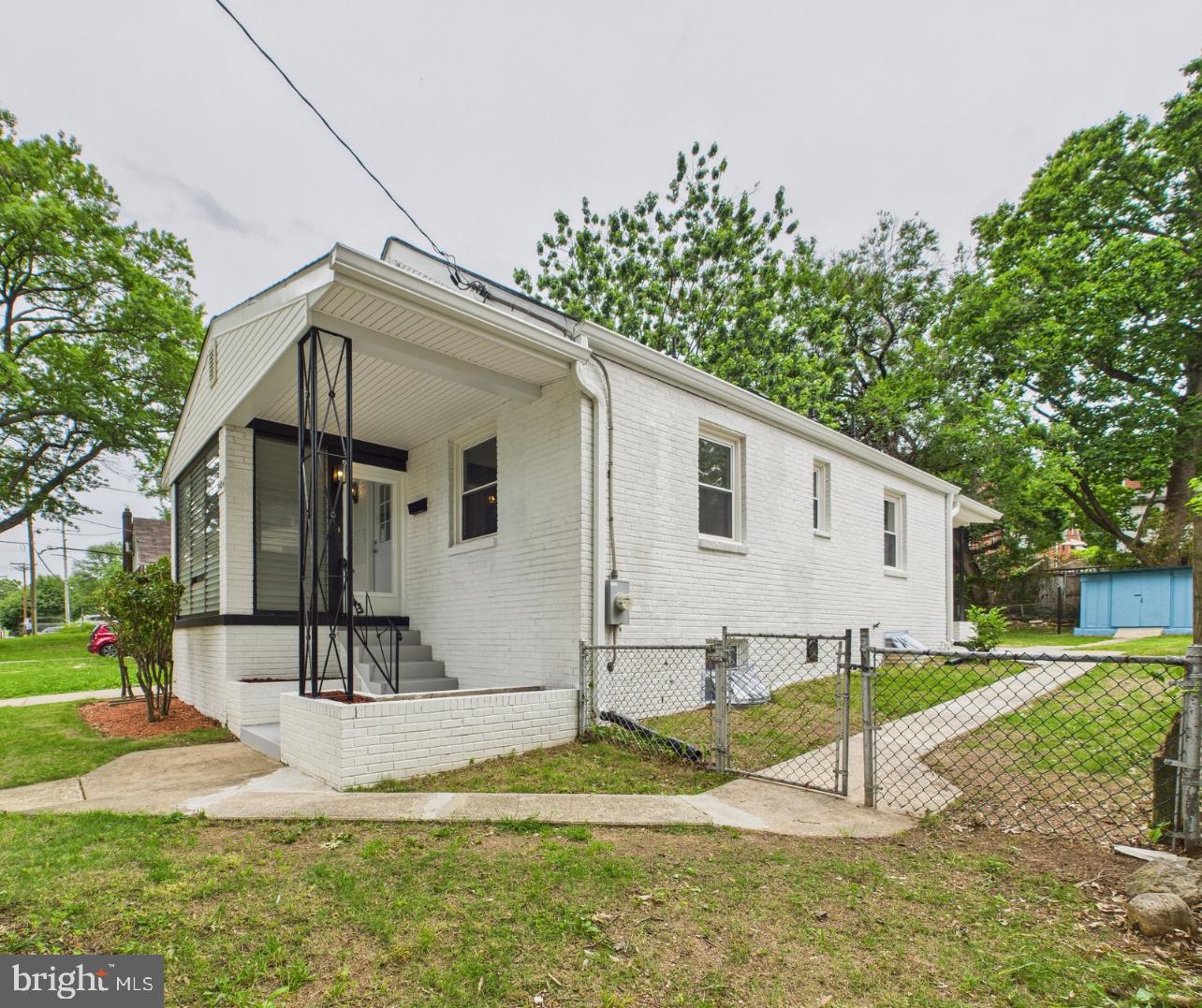 QUEENS CHAPEL MANOR - Residential