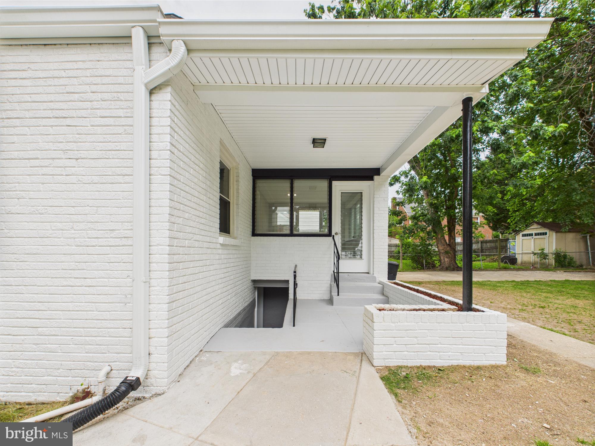 QUEENS CHAPEL MANOR - Residential