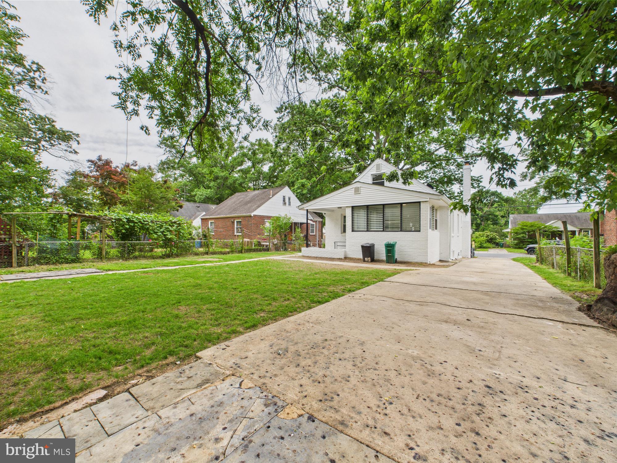 QUEENS CHAPEL MANOR - Residential