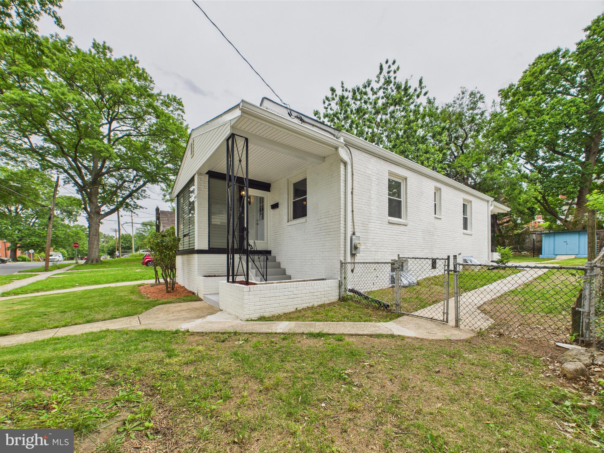 QUEENS CHAPEL MANOR - Residential