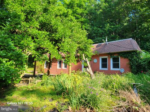 98 FALLEN CABIN LANE LANDISBURG PA 17040
