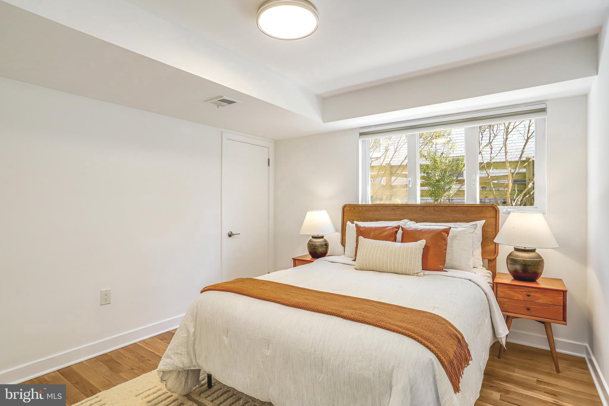 GREENWICH FOREST - Residential