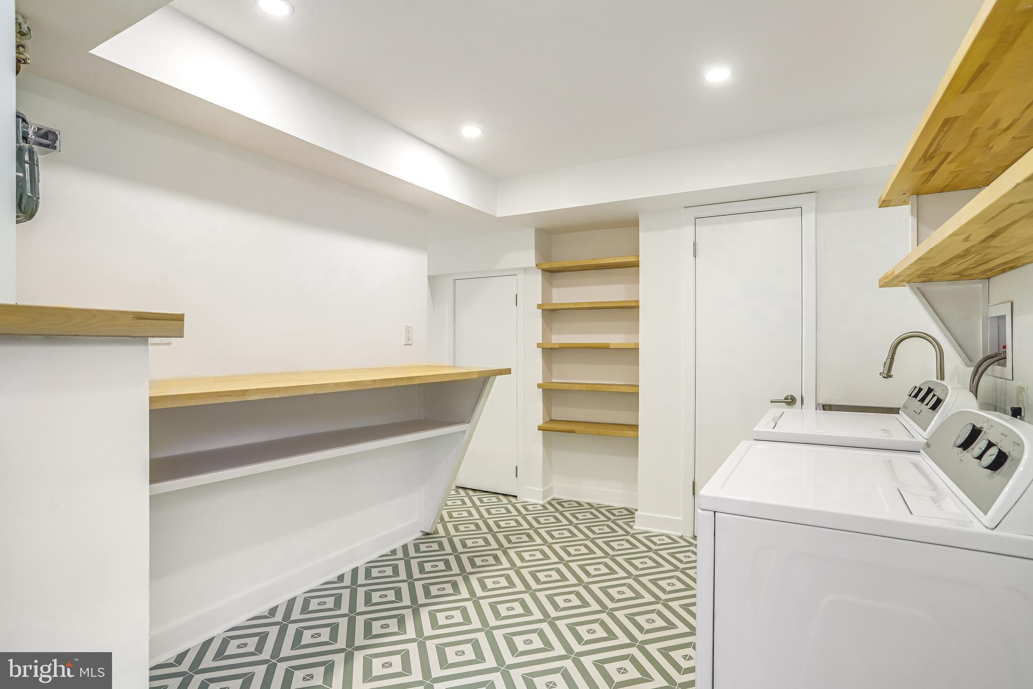 GREENWICH FOREST - Residential