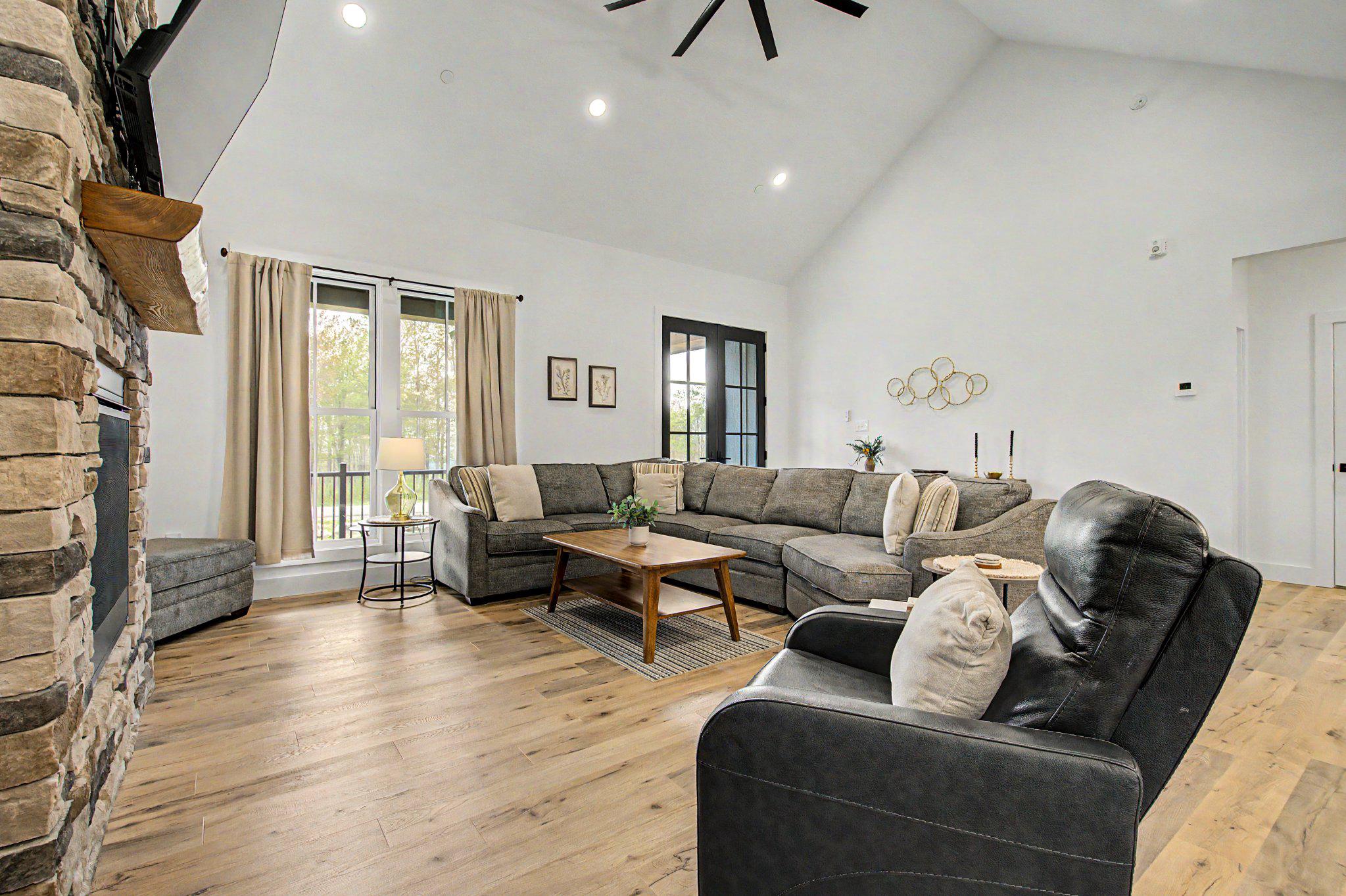 LODESTONE ON THE GOLF COURSE - Residential