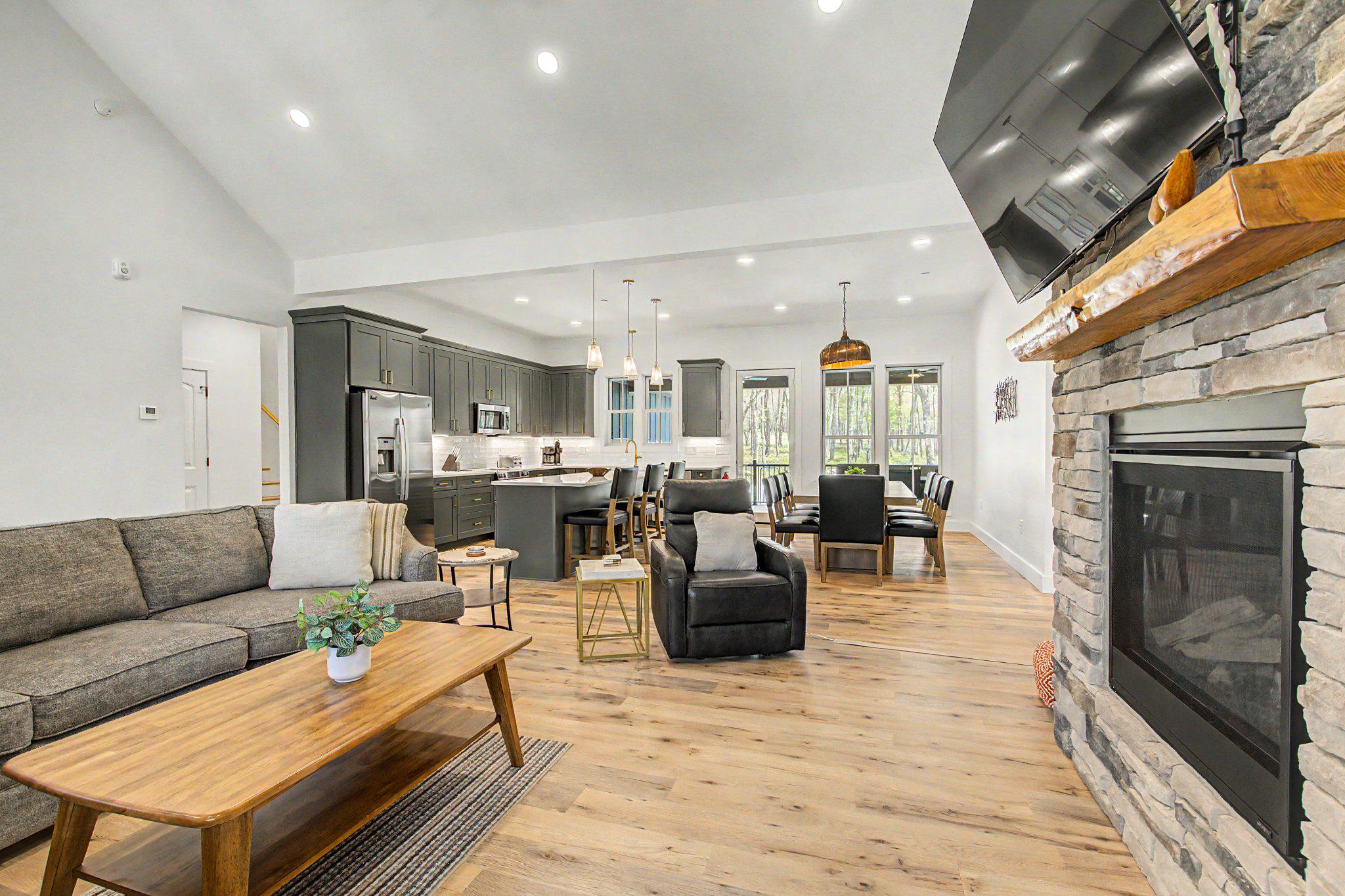 LODESTONE ON THE GOLF COURSE - Residential