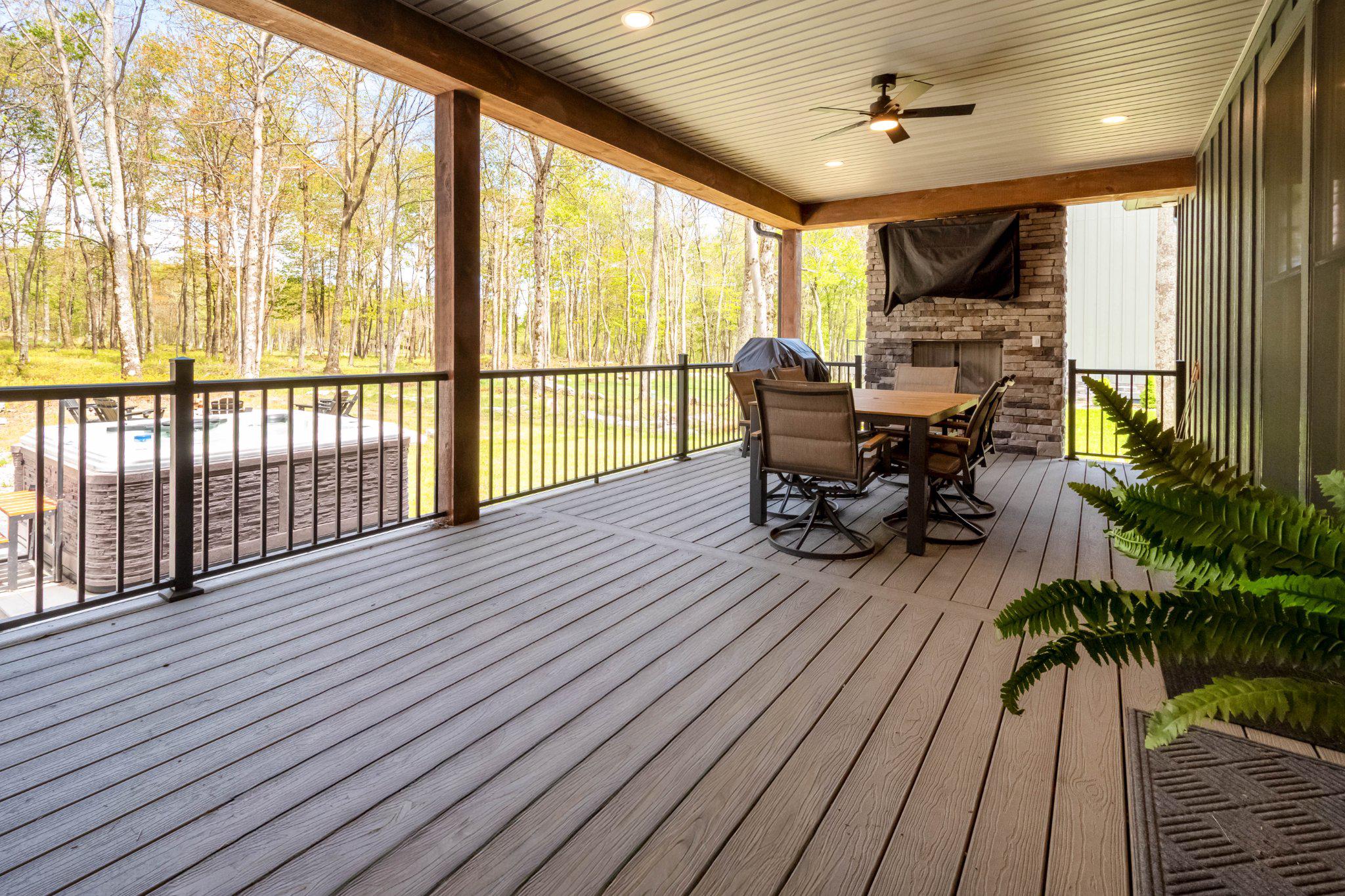 LODESTONE ON THE GOLF COURSE - Residential