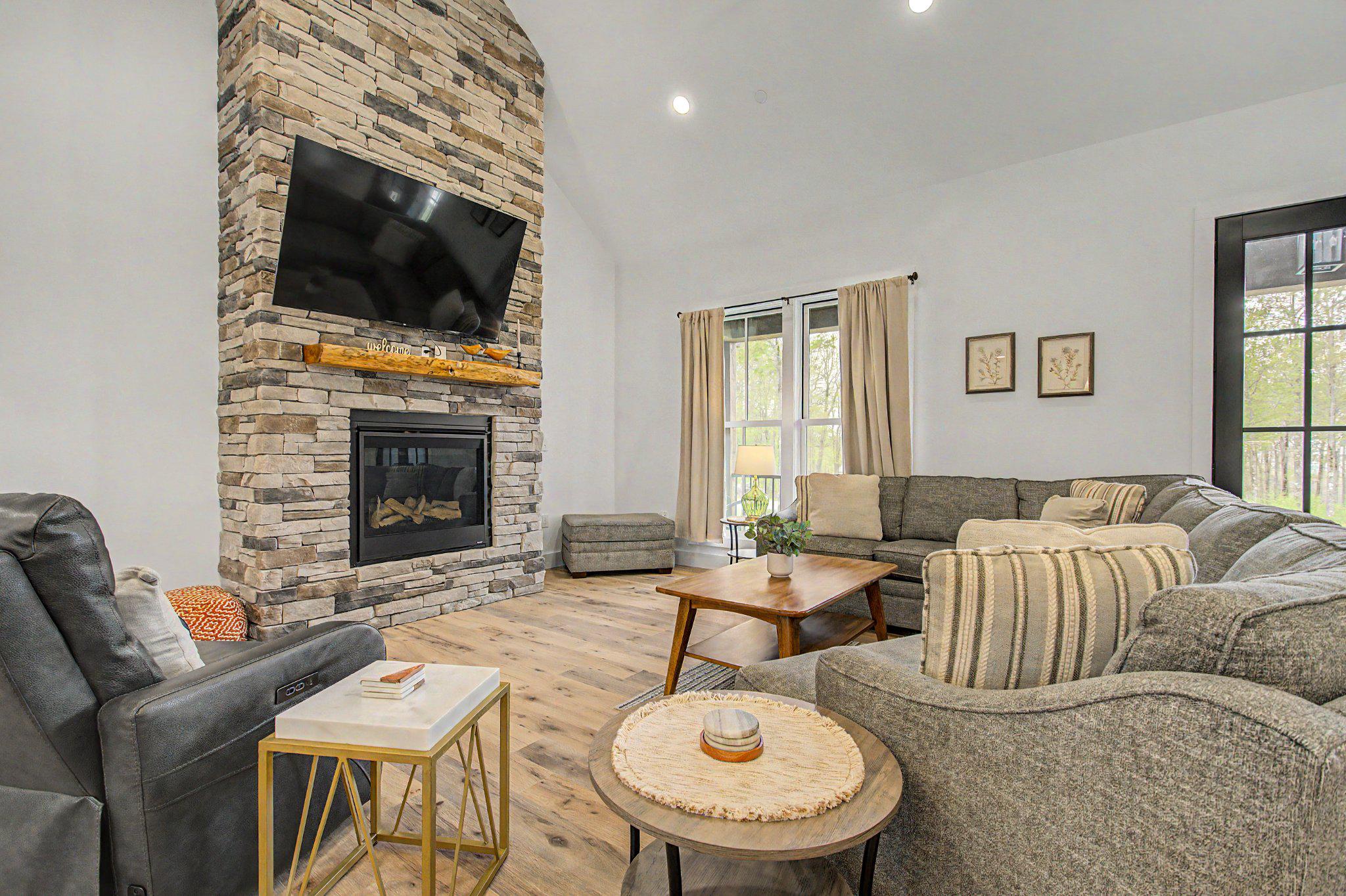 LODESTONE ON THE GOLF COURSE - Residential
