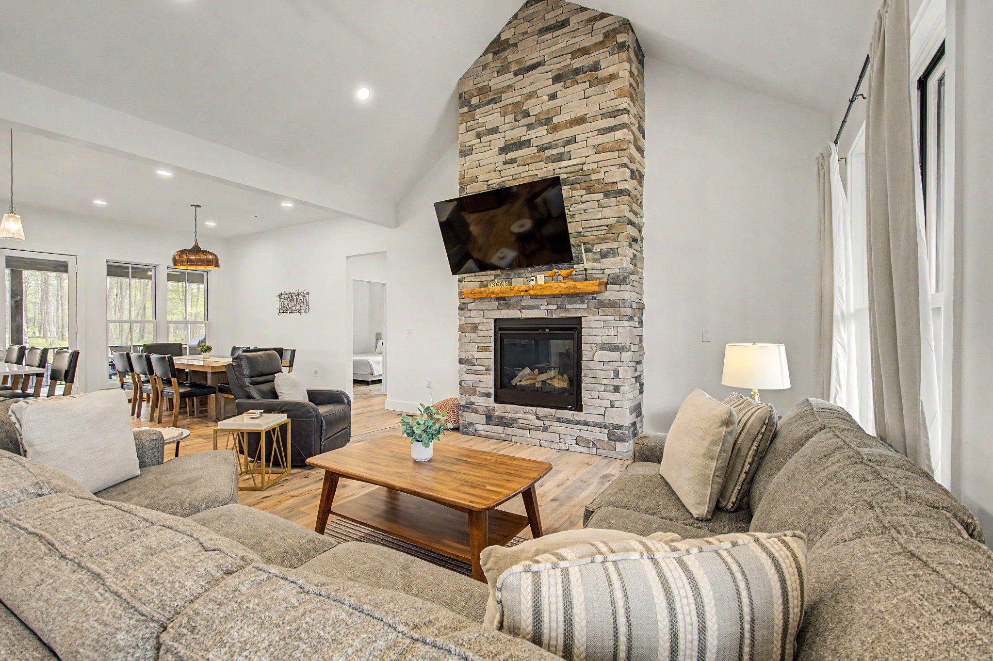 LODESTONE ON THE GOLF COURSE - Residential