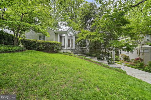 Photo of 4818 ESSEX AVE, CHEVY CHASE, MD 20815 (MLS # MDMC2092668)