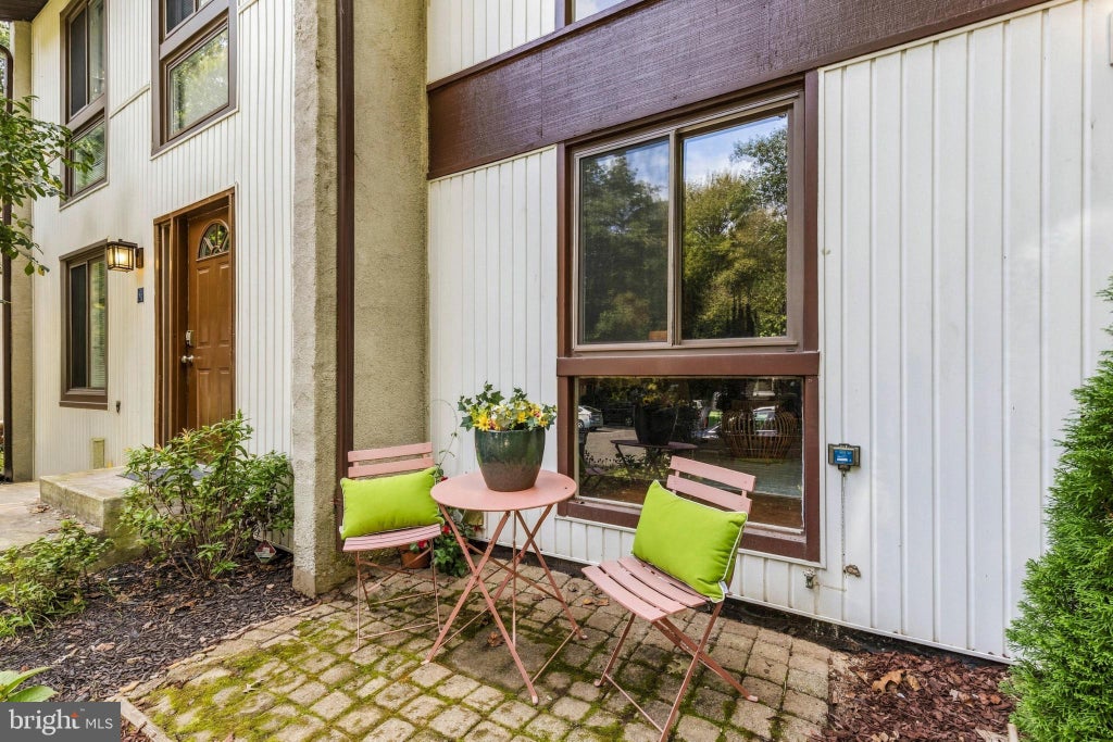 Photo of 2424 Cloudcroft Square, RESTON, VA 20191 (MLS # VAFX2341902)