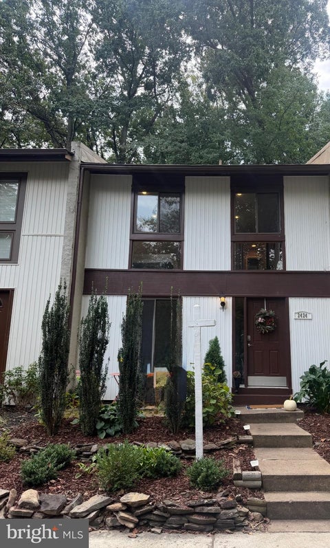 Photo of 2424 Cloudcroft Square, RESTON, VA 20191 (MLS # VAFX2341902)