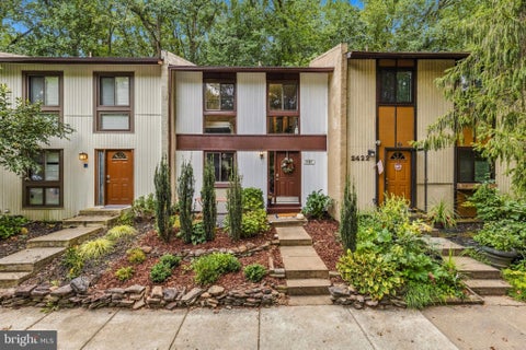 Photo of 2424 Cloudcroft Square, RESTON, VA 20191 (MLS # VAFX2341902)