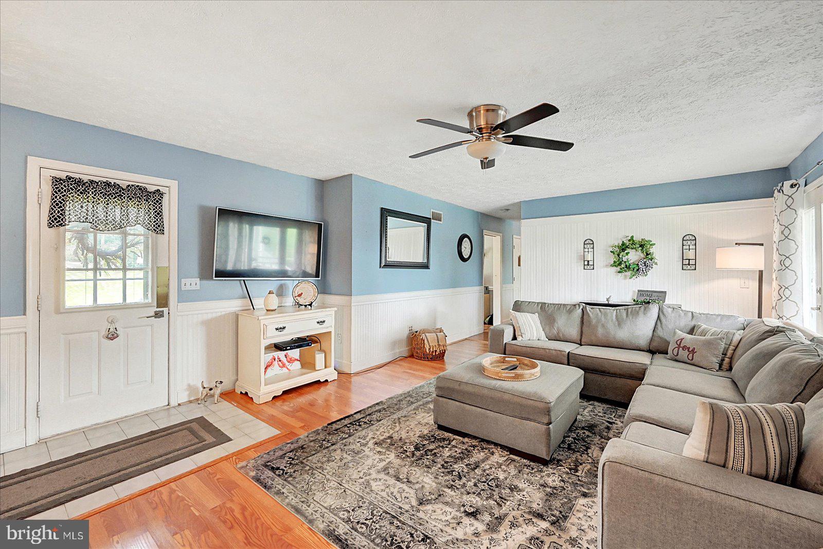 11 THOMAS CIRCLE