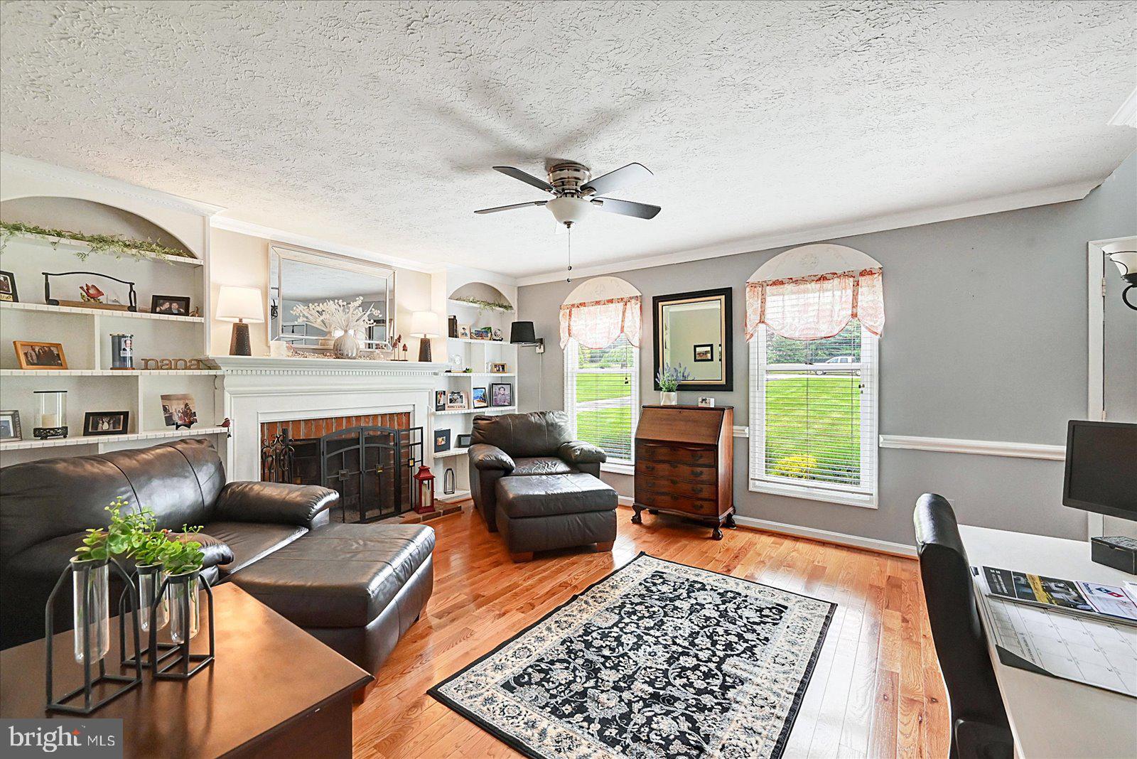 11 THOMAS CIRCLE