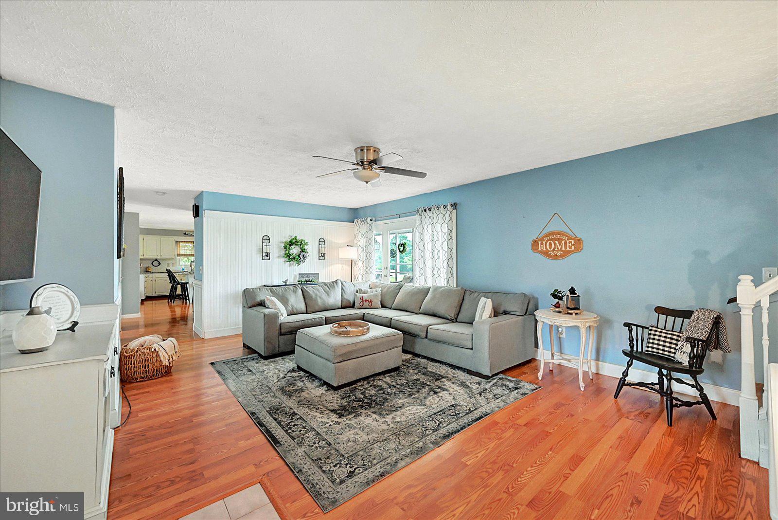 11 THOMAS CIRCLE