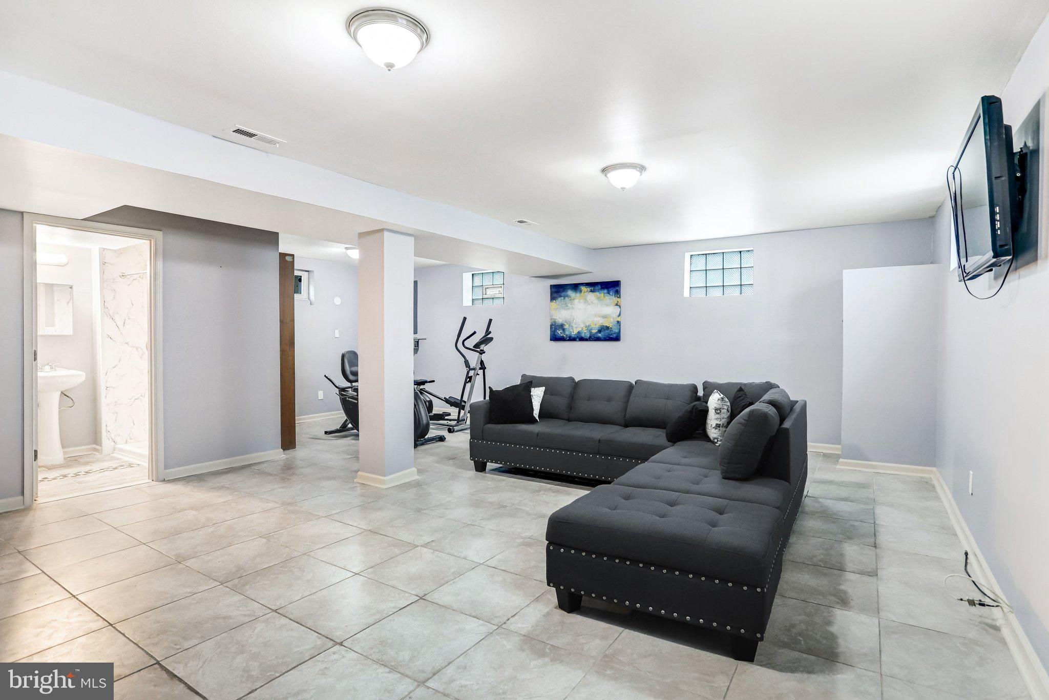 ANDREWS MANOR - Residential