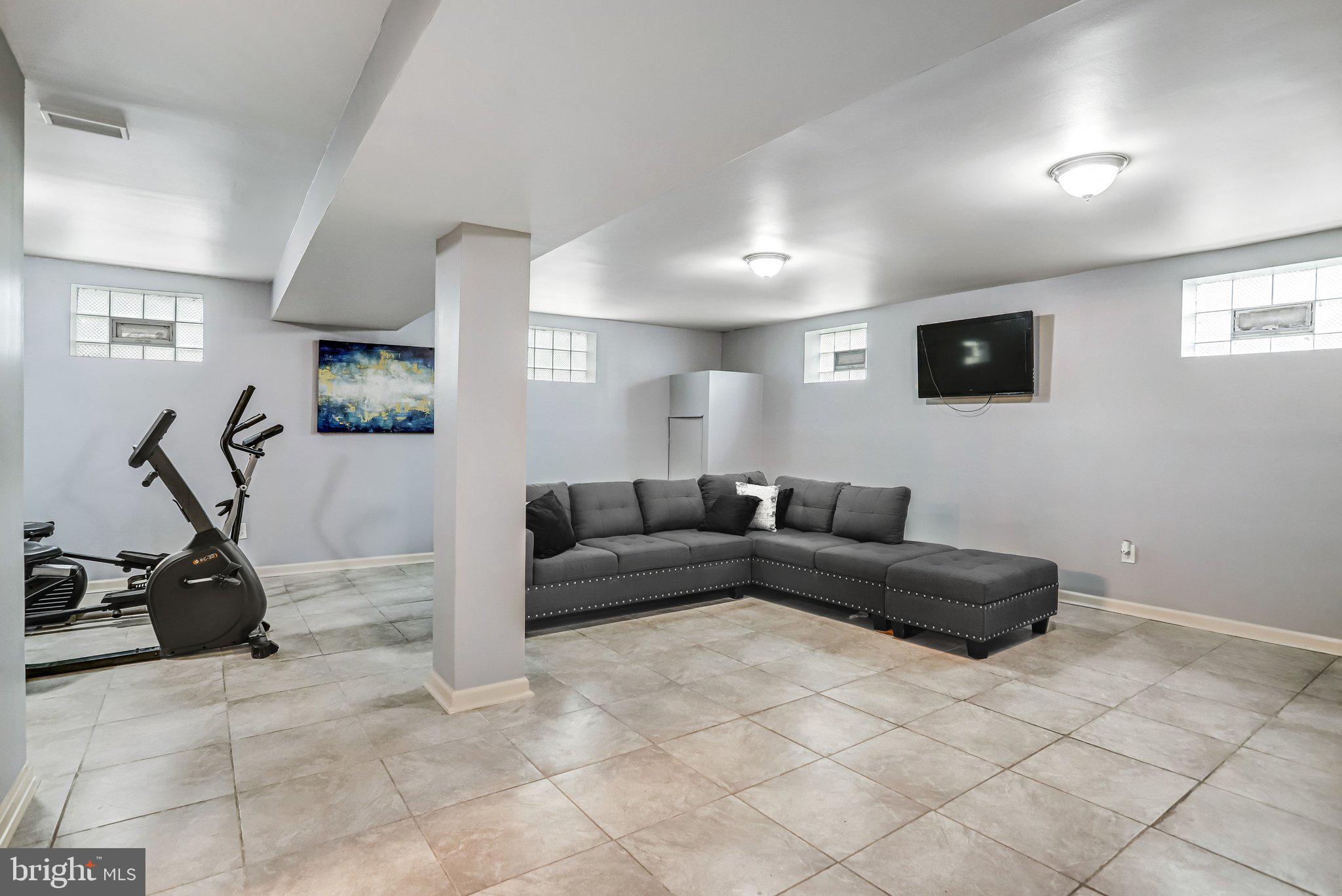 ANDREWS MANOR - Residential