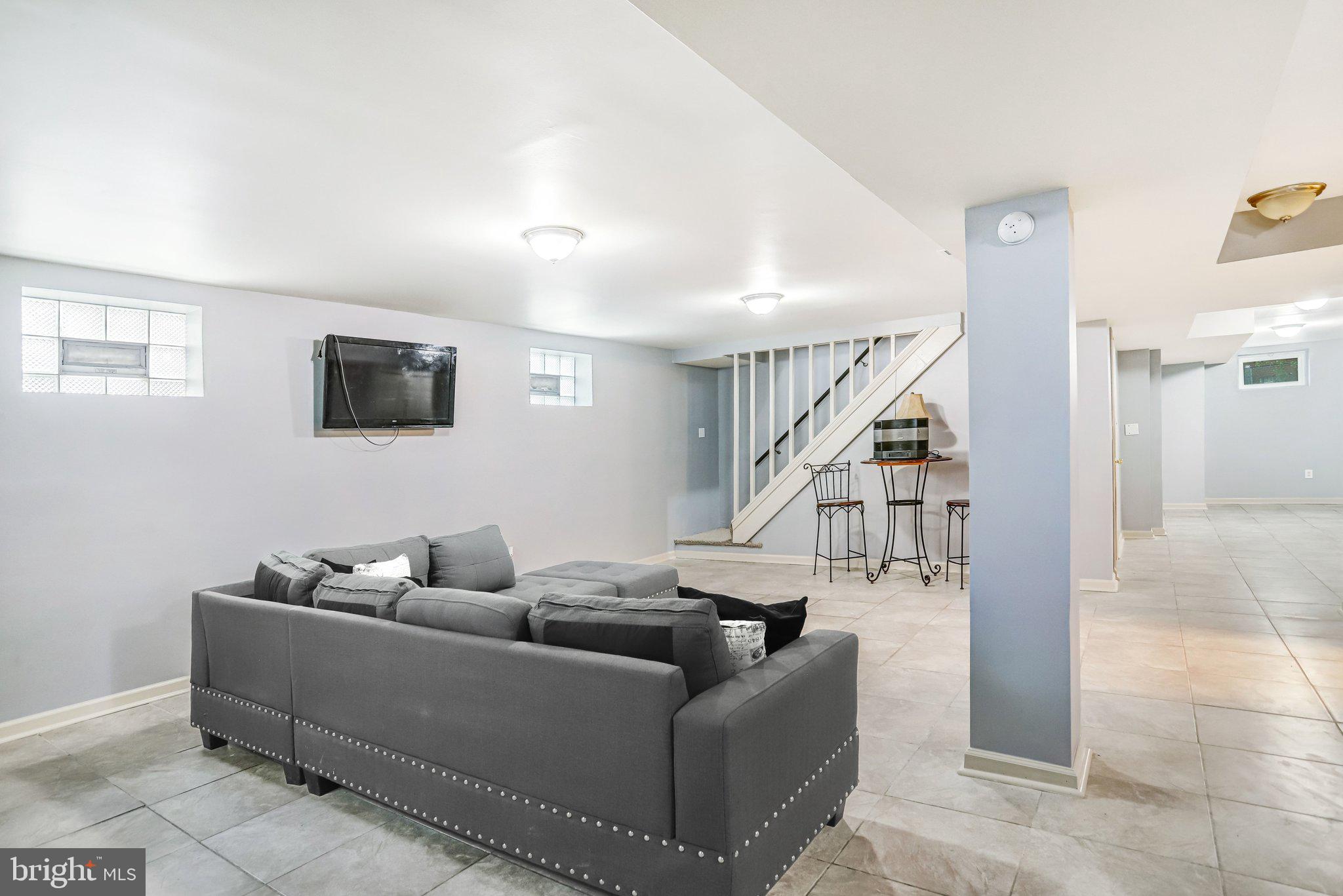 ANDREWS MANOR - Residential