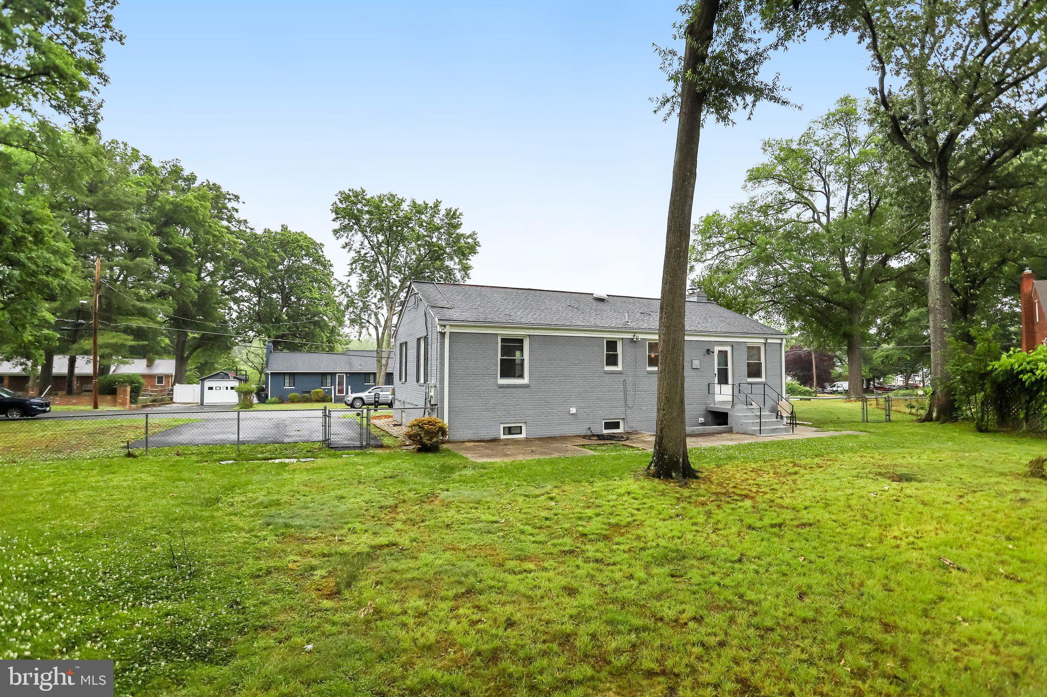 ANDREWS MANOR - Residential