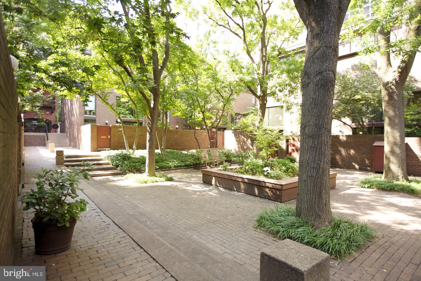 31 SAINT JAMES COURT 35