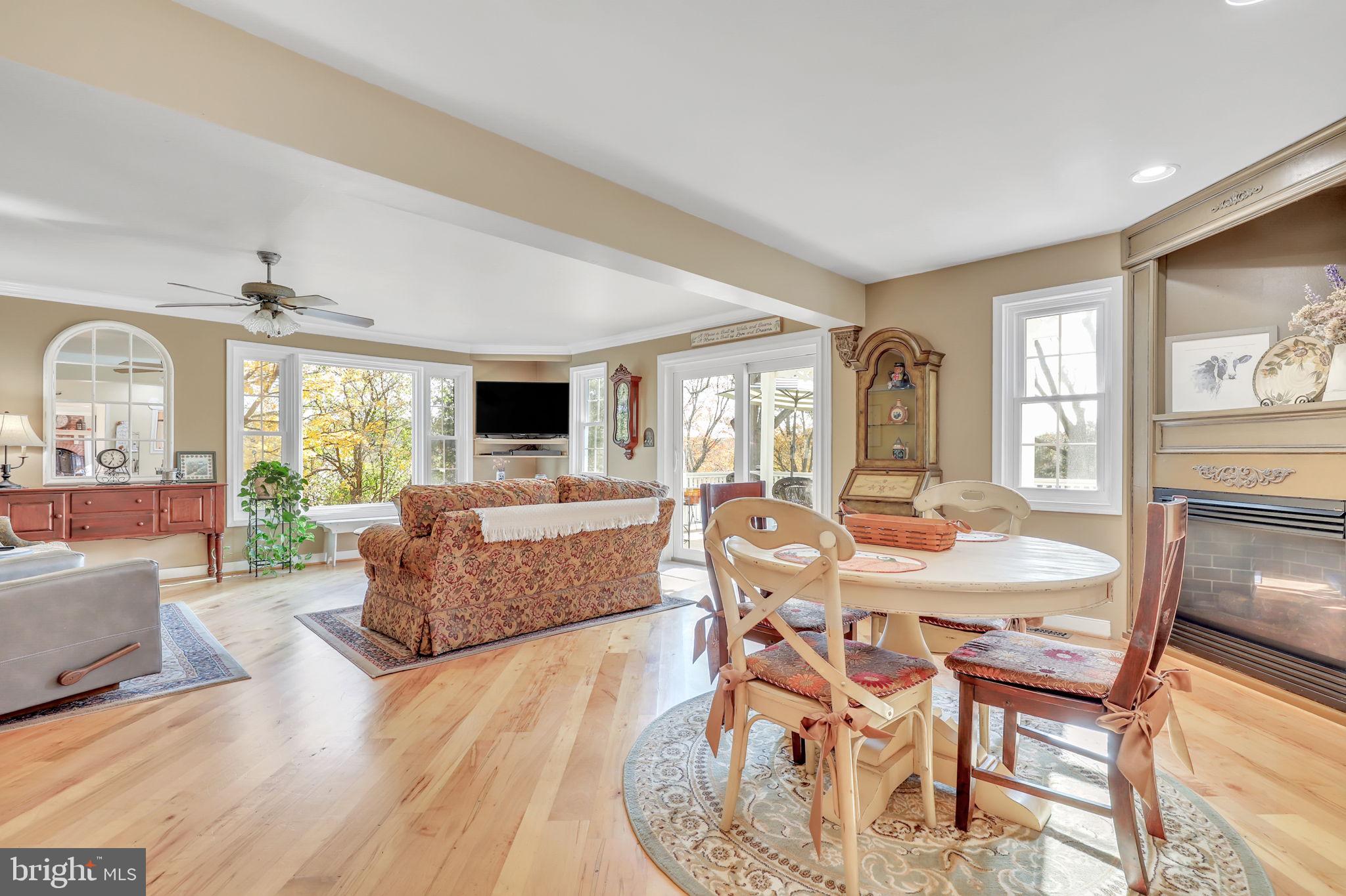 COUNTRY SPRINGS - Residential