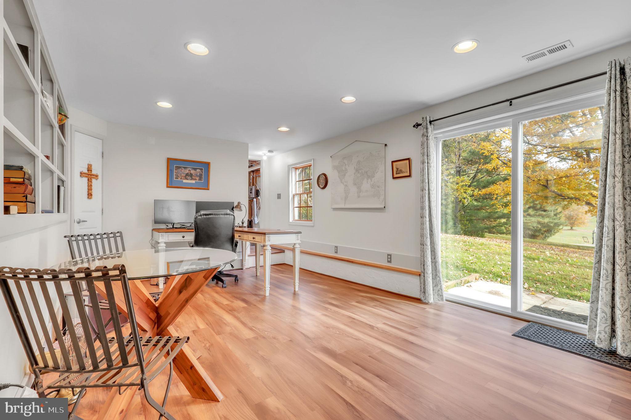 COUNTRY SPRINGS - Residential