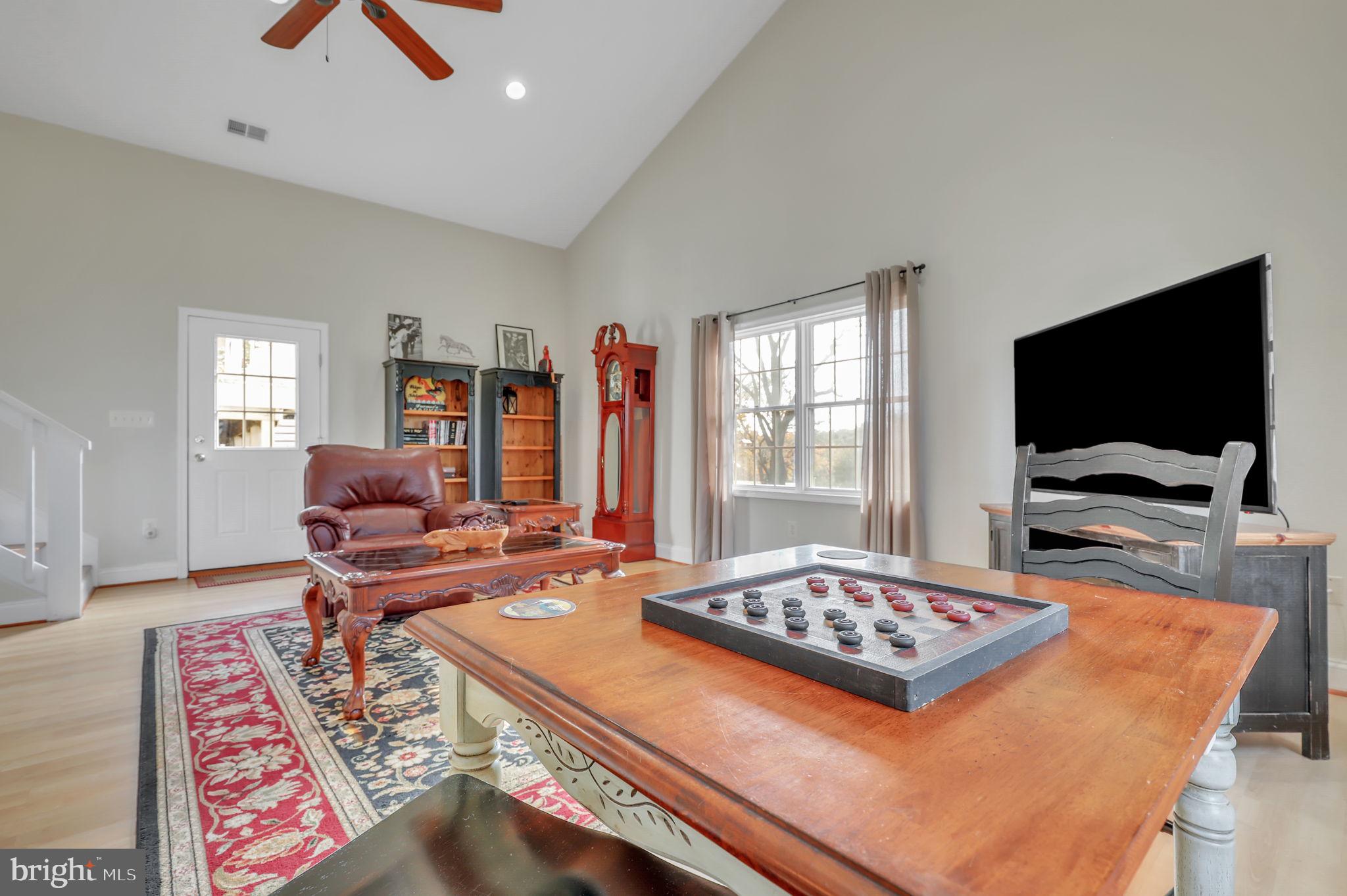 COUNTRY SPRINGS - Residential