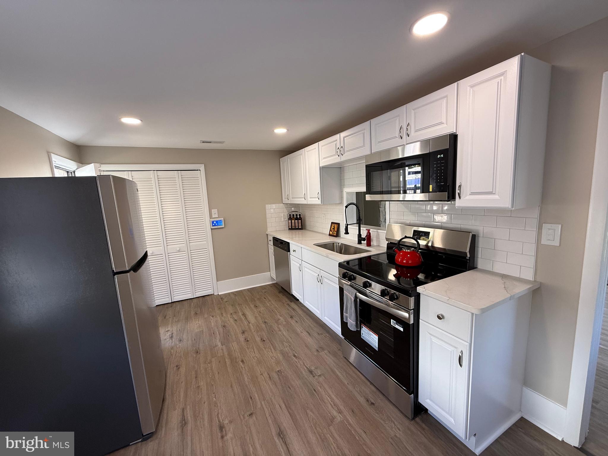 COLLINS PARK - Residential