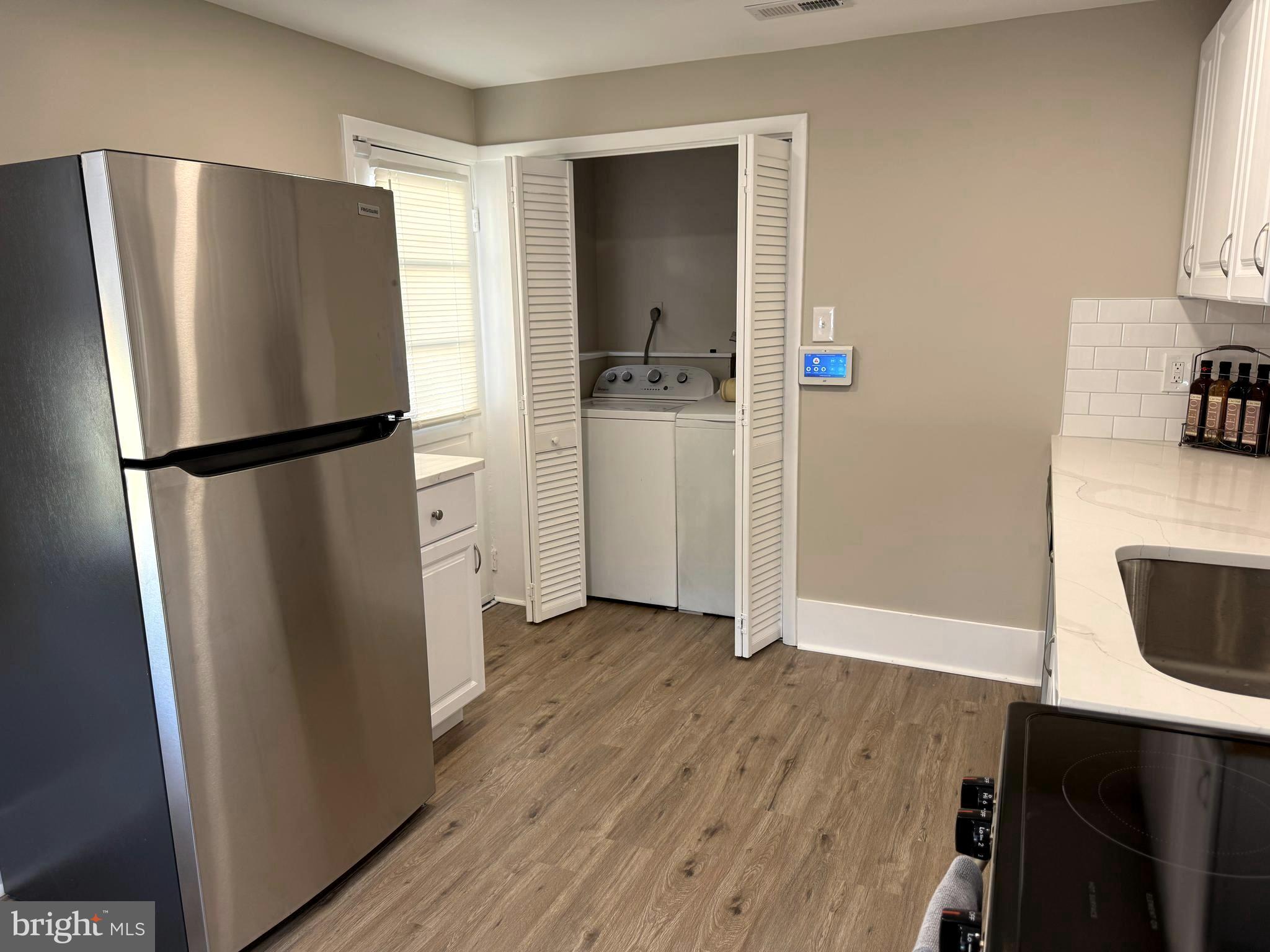 COLLINS PARK - Residential