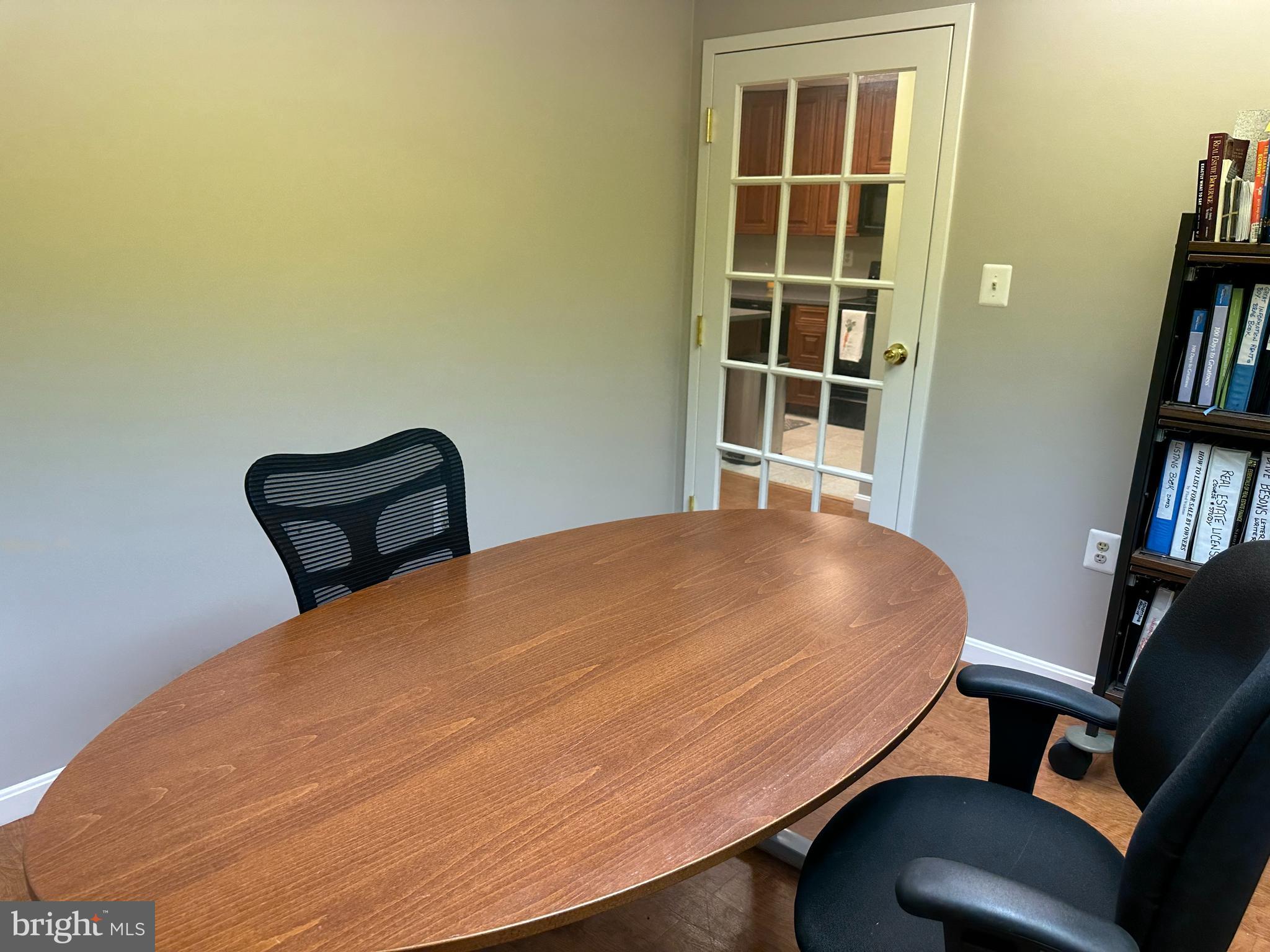 LAKE RIDGE EXECUTIVE PARK - Commercial Sale