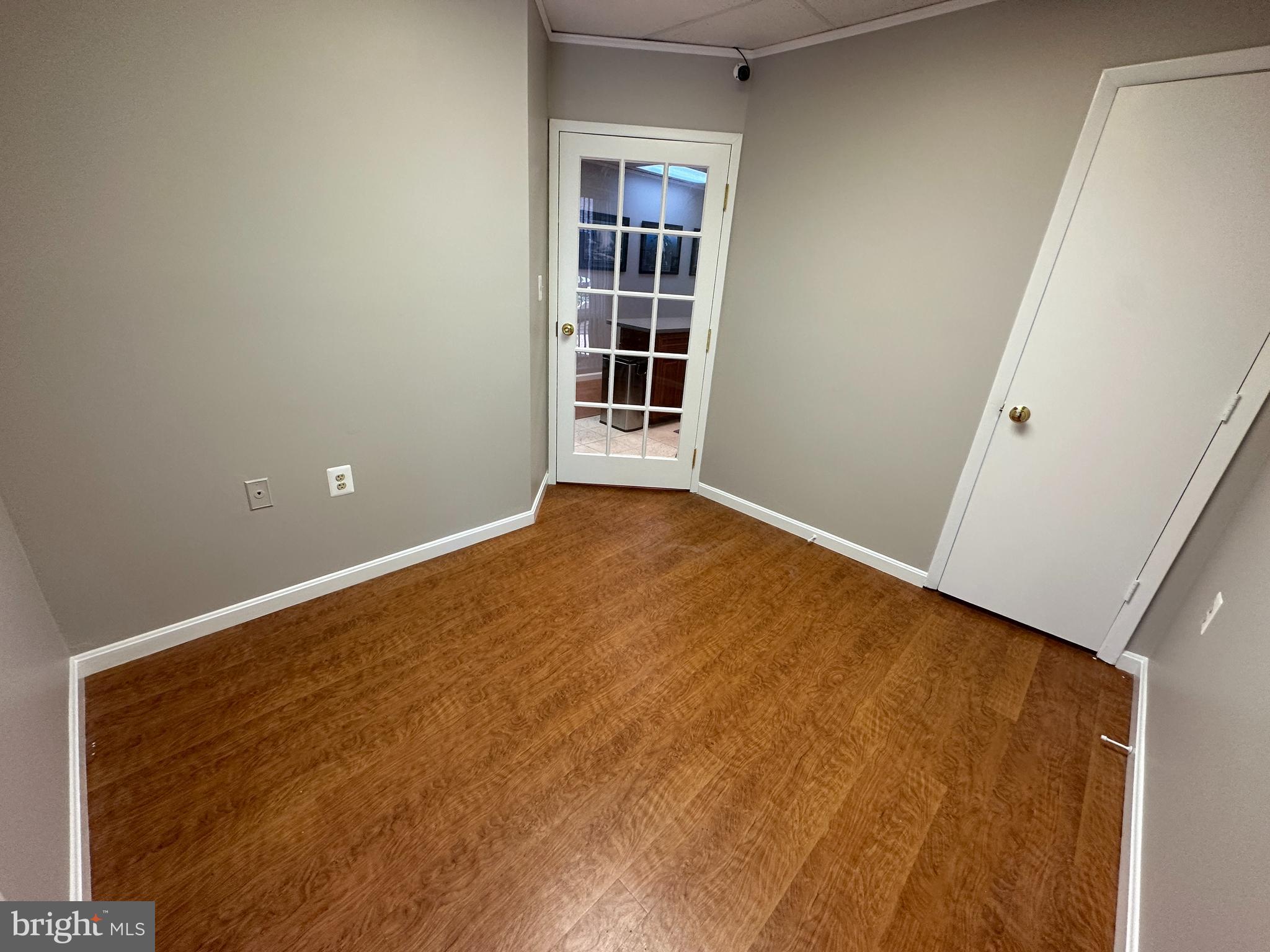 LAKE RIDGE EXECUTIVE PARK - Commercial Sale