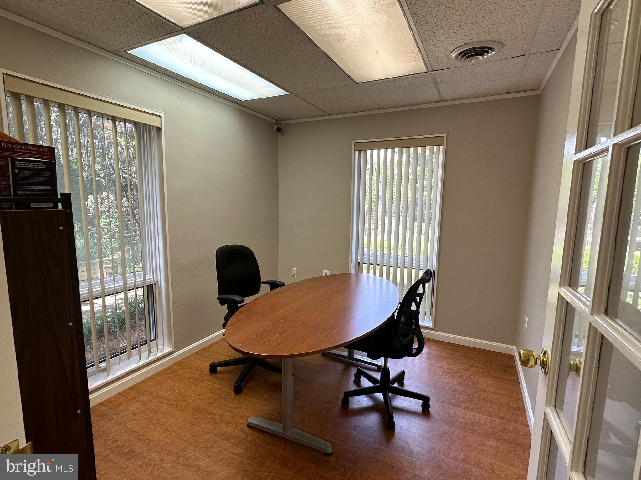 LAKE RIDGE EXECUTIVE PARK - Commercial Sale
