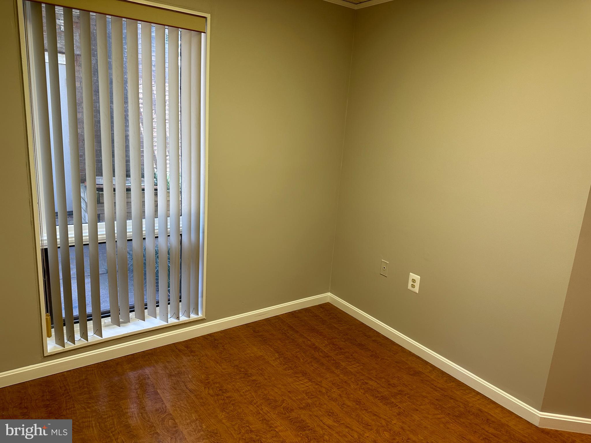 LAKE RIDGE EXECUTIVE PARK - Commercial Sale