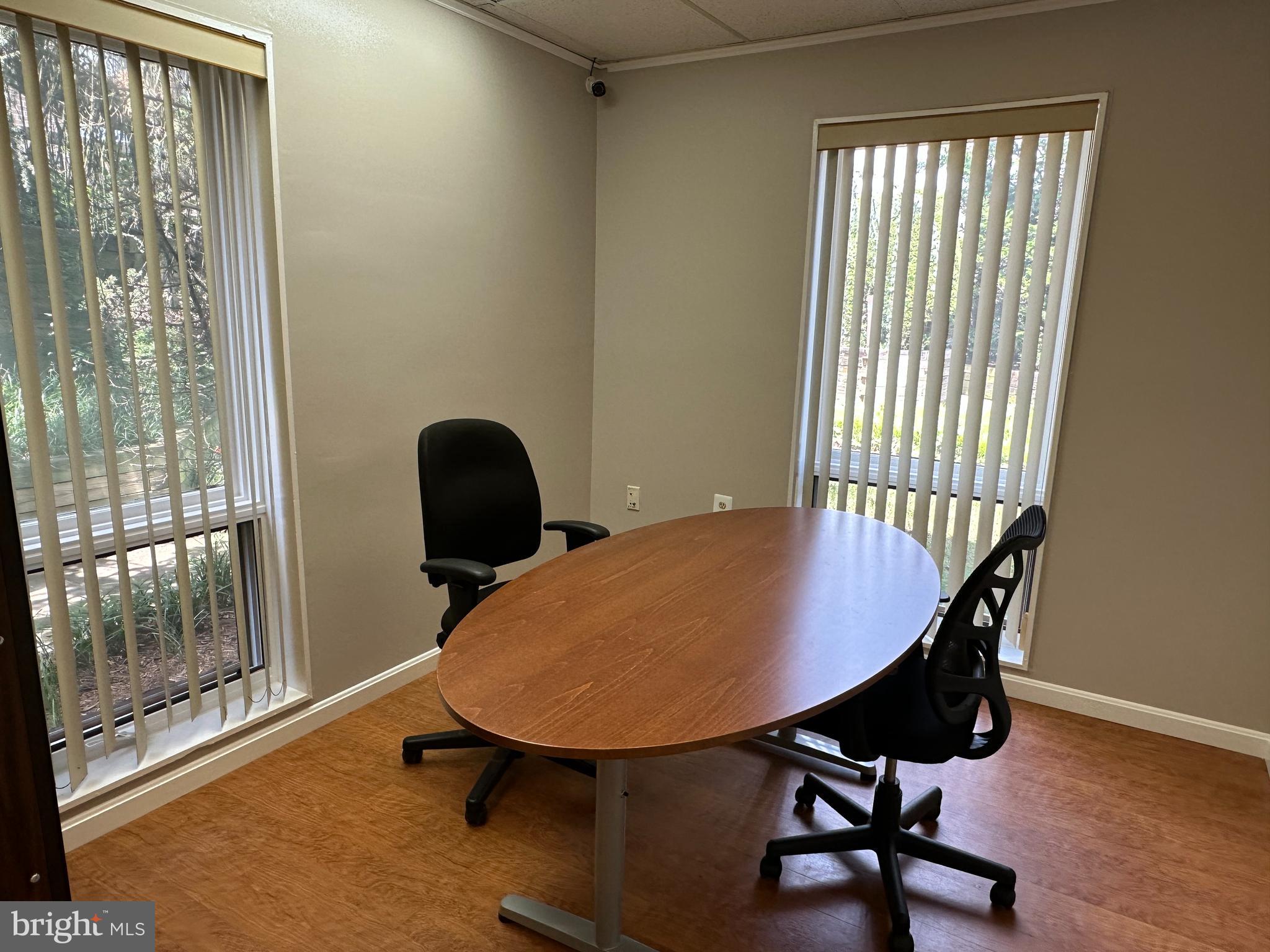 LAKE RIDGE EXECUTIVE PARK - Commercial Sale