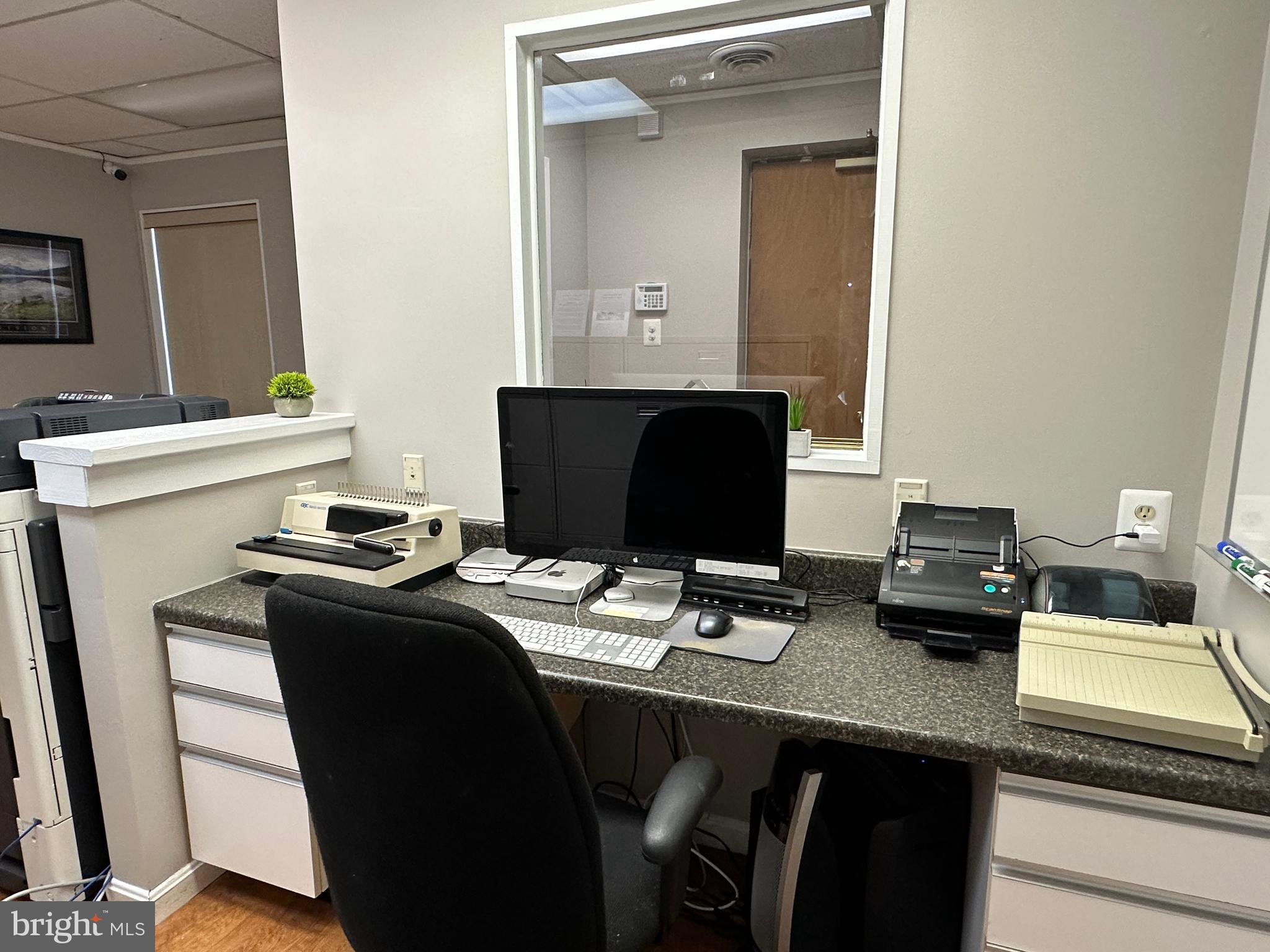 LAKE RIDGE EXECUTIVE PARK - Commercial Sale