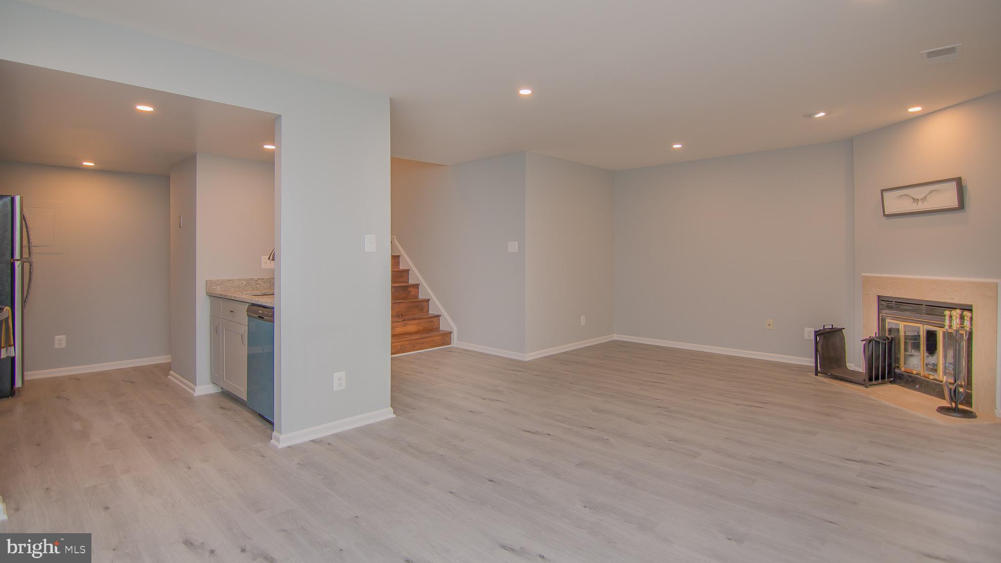 GRAYS POINTE - Residential Lease