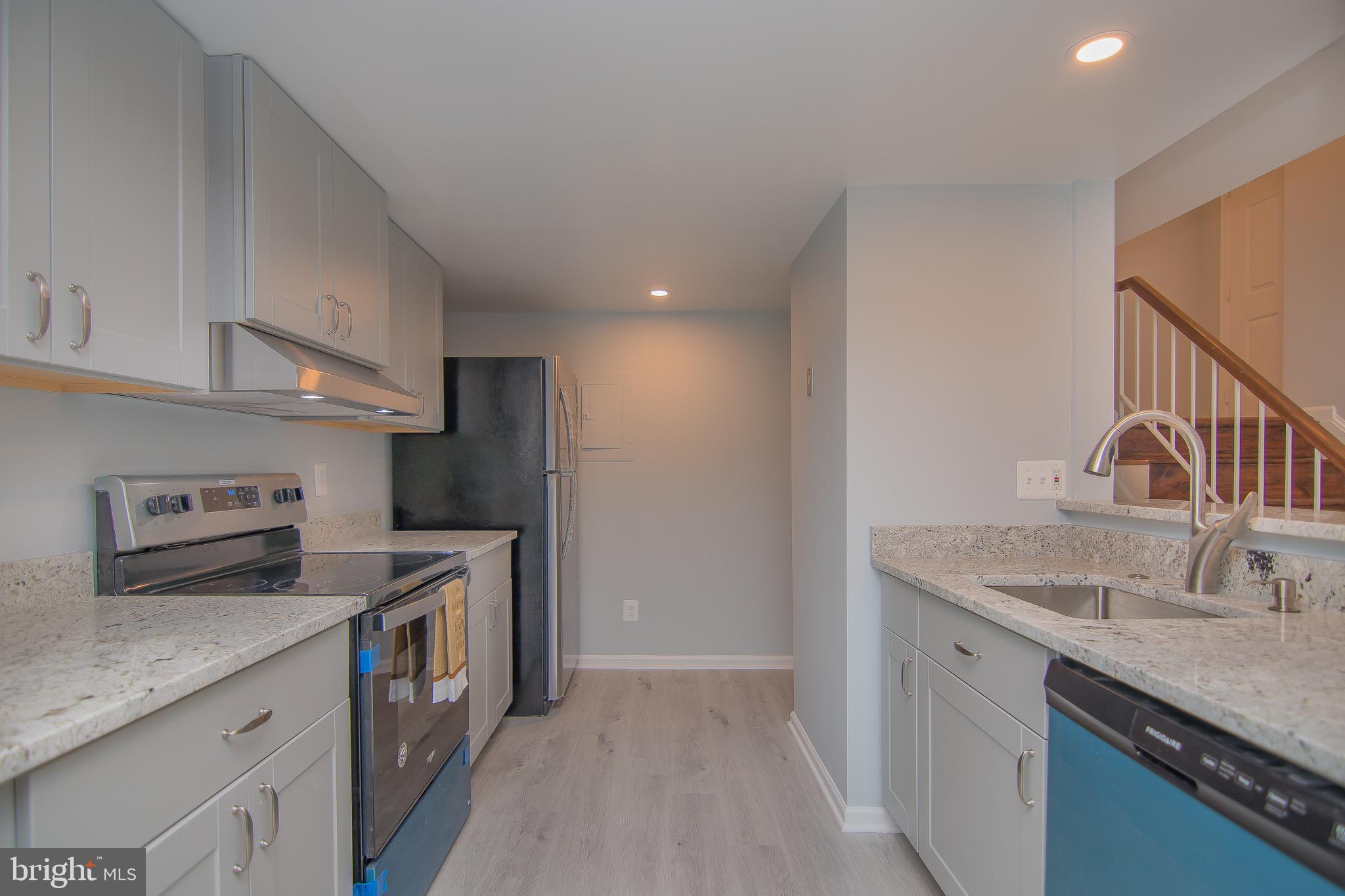 GRAYS POINTE - Residential Lease