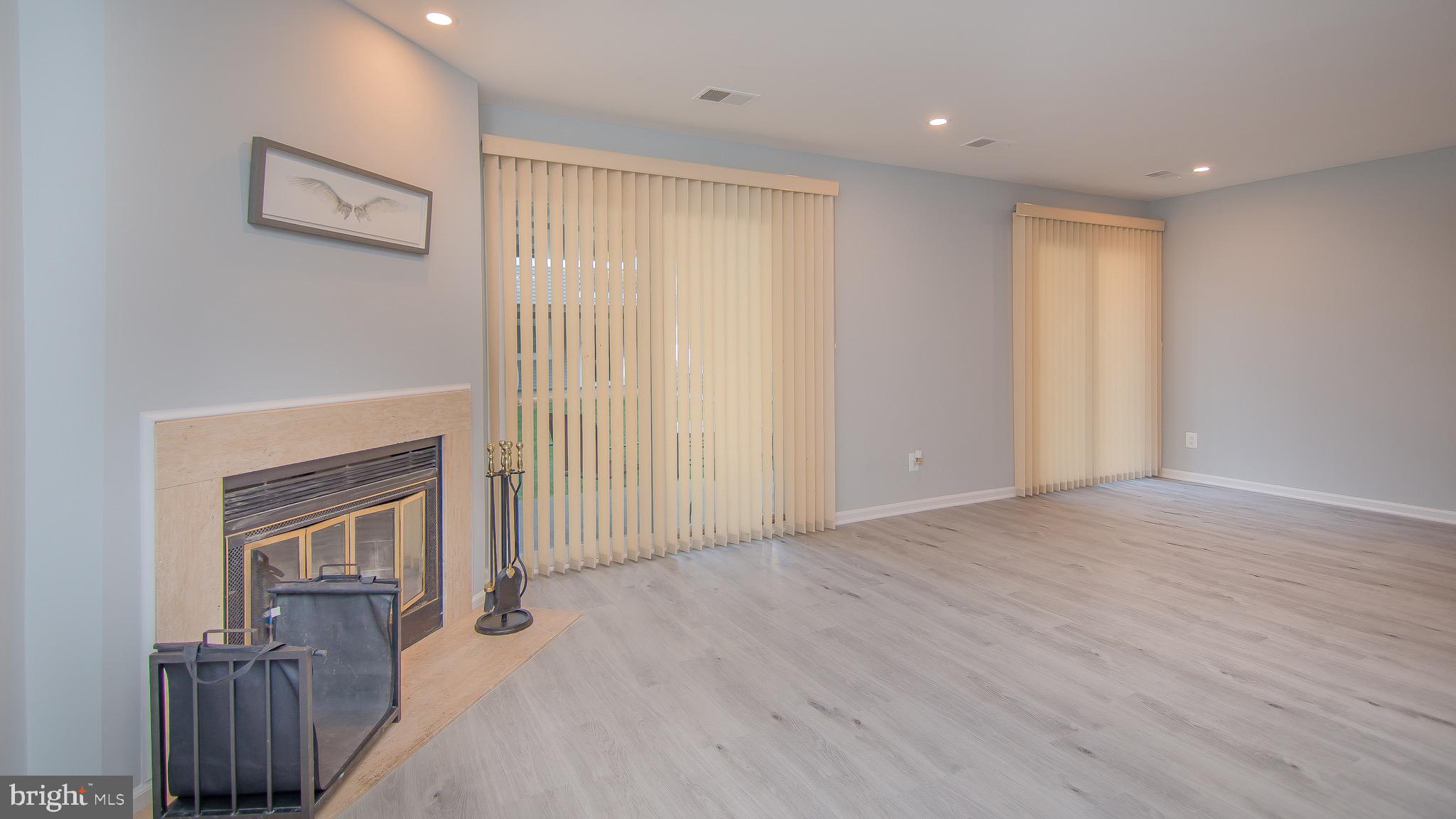 GRAYS POINTE - Residential Lease