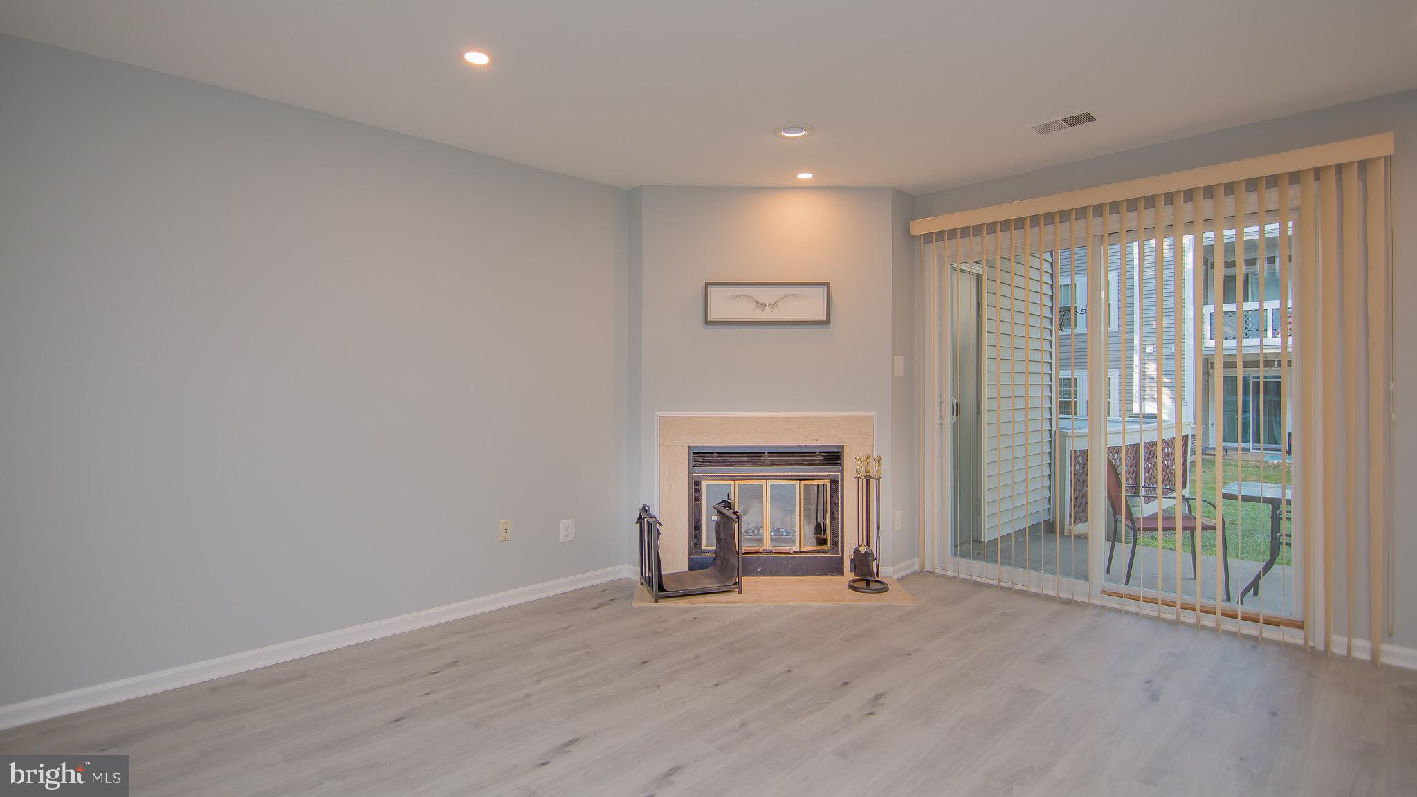 GRAYS POINTE - Residential Lease