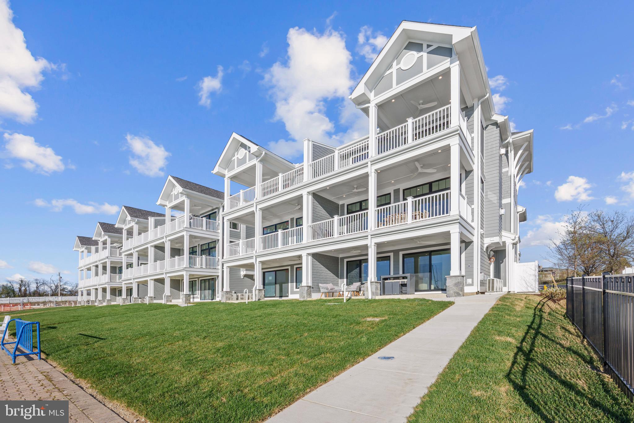 BAY BRIDGE MARINA - Residential