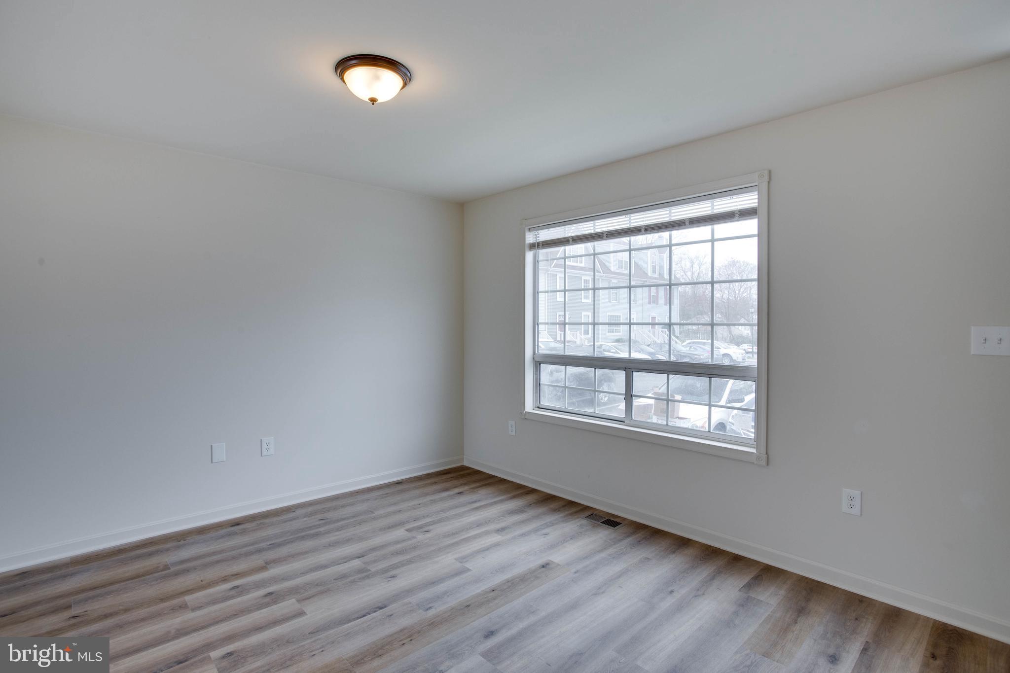 BURNT OAKS - Residential