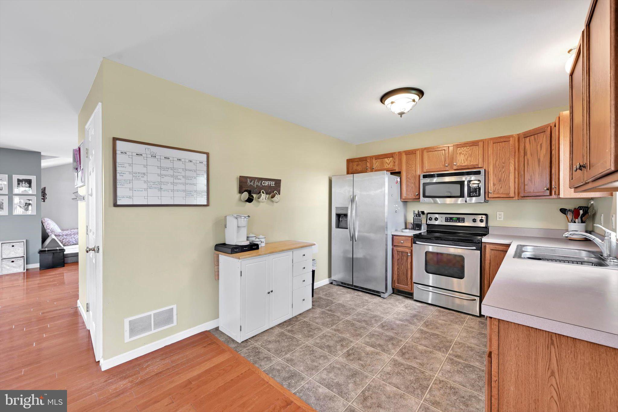 OAK HILLS - Residential