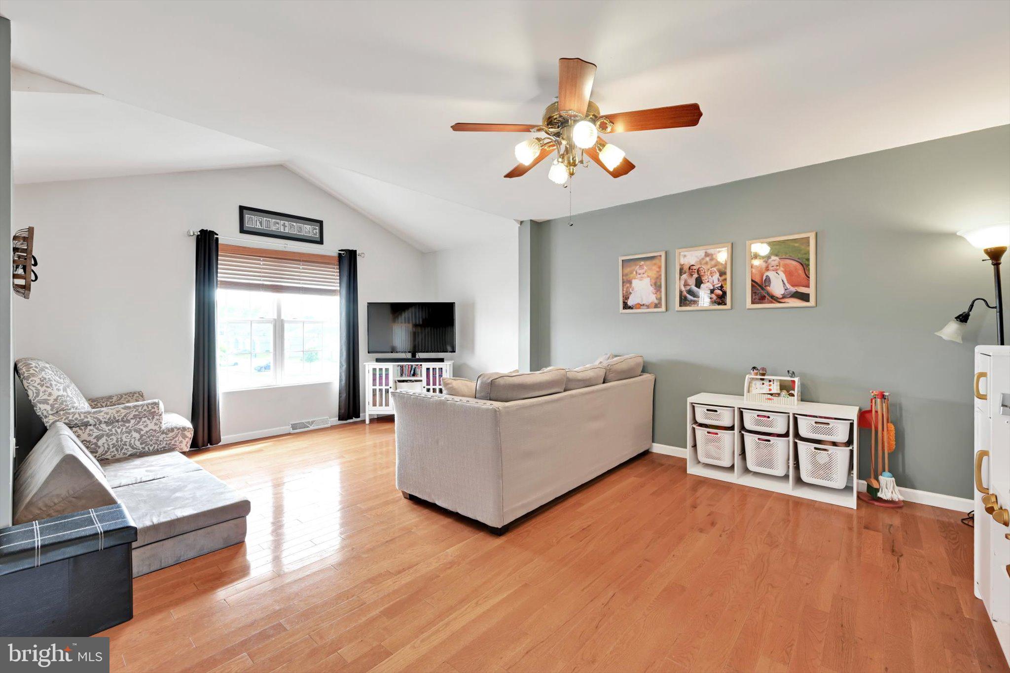 OAK HILLS - Residential