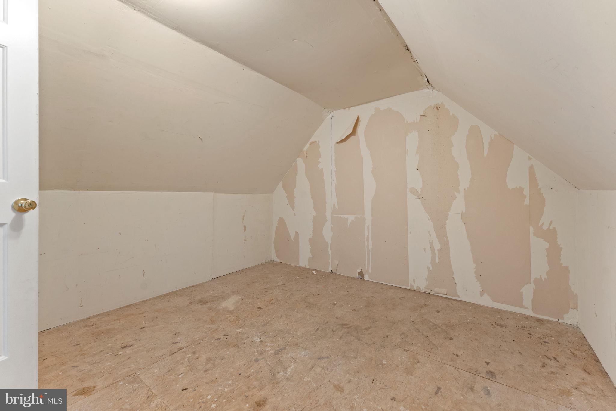 HIDDEN FIELDS - Residential