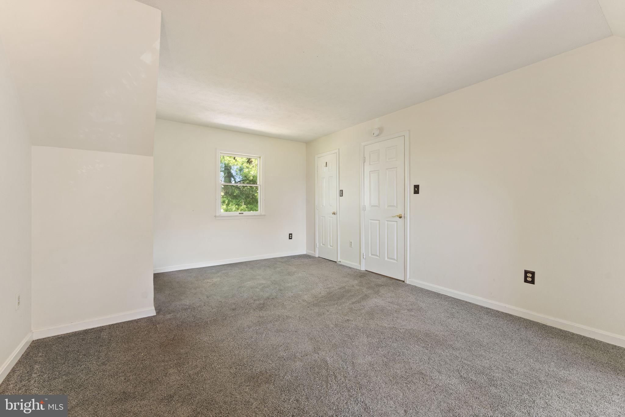 HIDDEN FIELDS - Residential